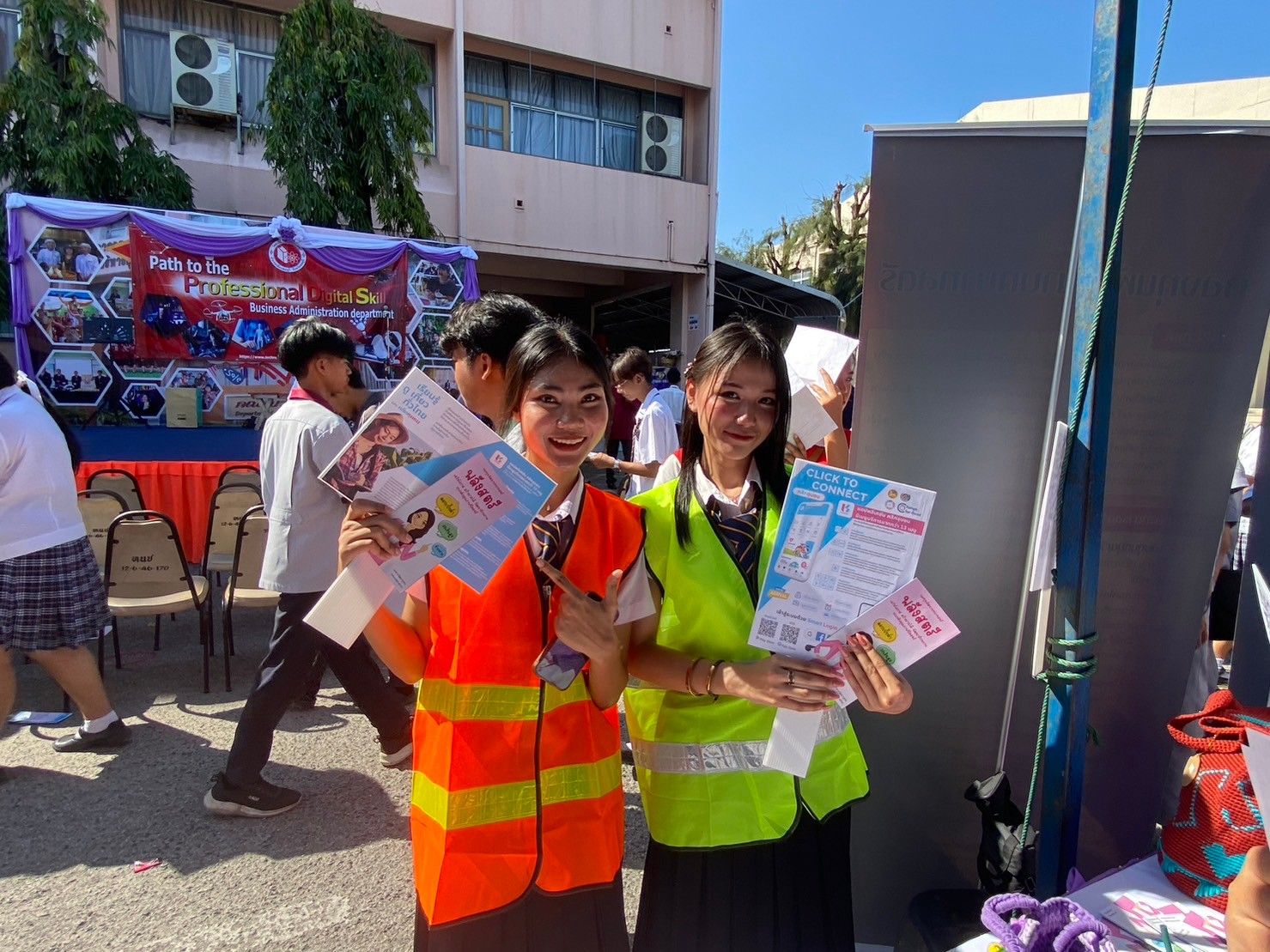 พช.ชลบุรี ร่วมพิธีเปิดงานนิทรรศการวิชาการ