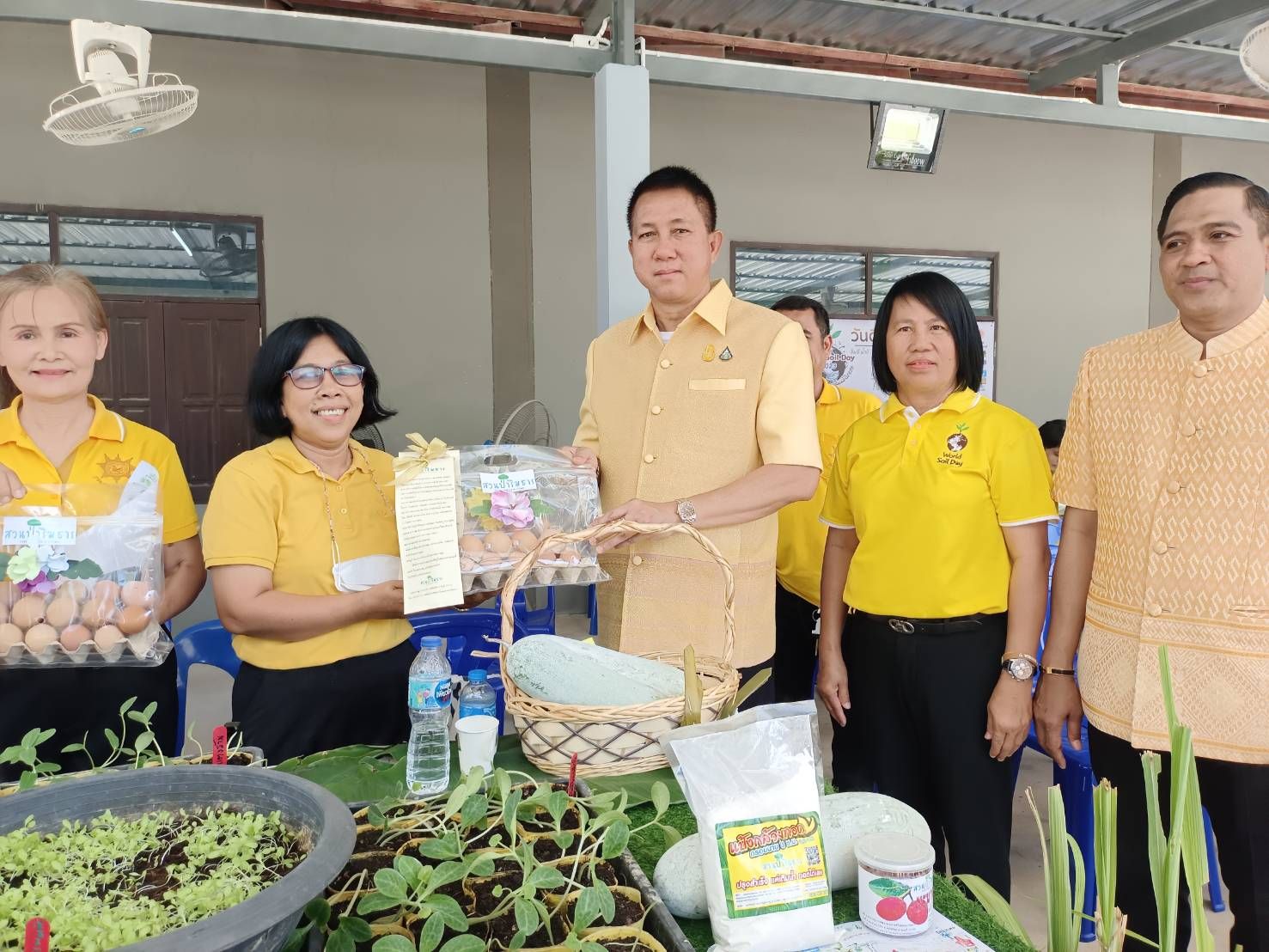พช.ชลบุรี ร่วมกิจกรรมวันดินโลก (World Soil Day) ปี 2566 เนื่องใน “วันดินโลก 5 ธันวาคม 2566”