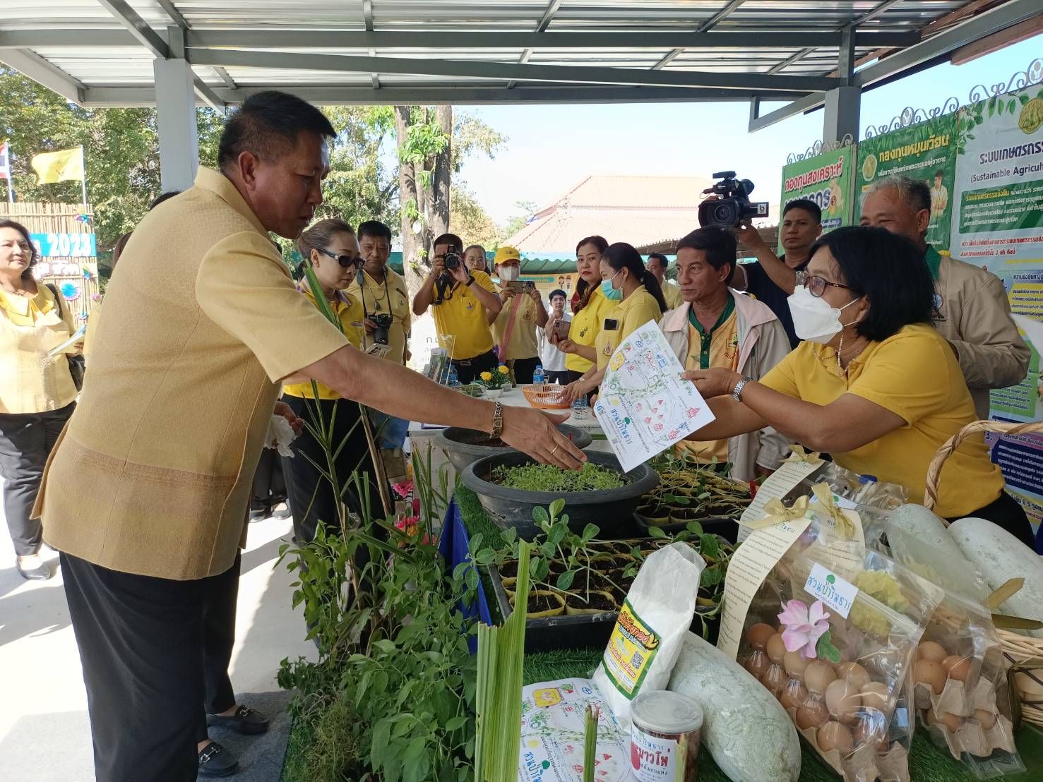 พช.ชลบุรี ร่วมกิจกรรมวันดินโลก (World Soil Day) ปี 2566 เนื่องใน “วันดินโลก 5 ธันวาคม 2566”