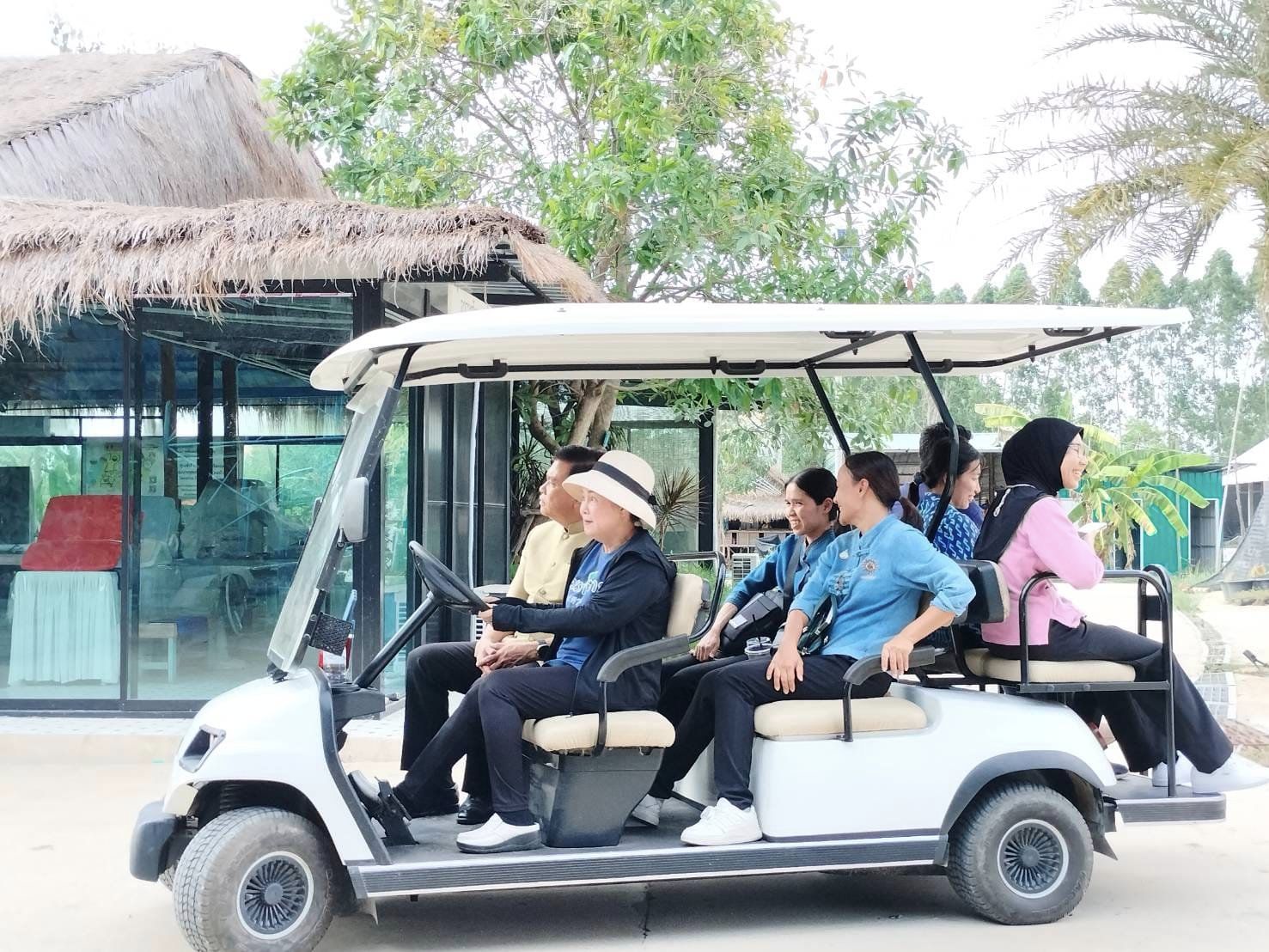พช.ชลบุรี ติดตามการดำเนินงานศูนย์เรียนรู้การพัฒนาคุณภาพชีวิตตามหลักทฤษฎีใหม่ ประยุกต์สู่ “โคก หนอง นา”