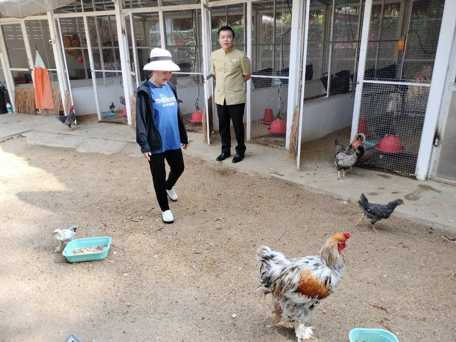 พช.ชลบุรี ติดตามการดำเนินงานศูนย์เรียนรู้การพัฒนาคุณภาพชีวิตตามหลักทฤษฎีใหม่ ประยุกต์สู่ “โคก หนอง นา”