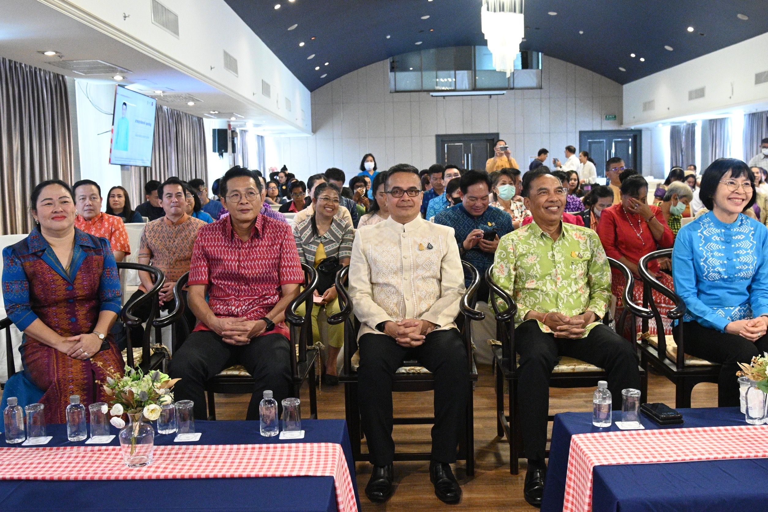 💠พช.ชลบุรี ร่วมประชุมเชิงปฏิบัติการสร้างการรับรู้และเผยแพร่ พระอัจฉริยภาพทางด้านการอนุรักษ์และต่อยอดมรดกภูมิปัญญา การทอผ้าของไทย ของสมเด็จพระเจ้าลูกเธอ เจ้าฟ้าสิริวัณณวรี นารีรัตนราชกัญญา ในการสืบสาน รักษา และต่อยอด พระราชปณิธานของสมเด็จ พระนางเจ้าสิริกิติ์ พระบรมราชินีนาถ พระบรมราชชนนีพันปีหลวง