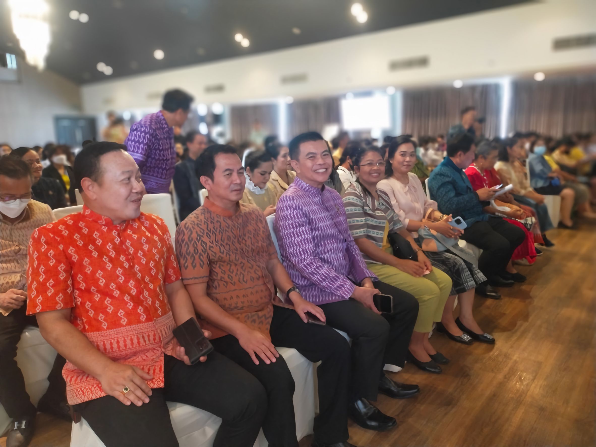 💠พช.ชลบุรี ร่วมประชุมเชิงปฏิบัติการสร้างการรับรู้และเผยแพร่ พระอัจฉริยภาพทางด้านการอนุรักษ์และต่อยอดมรดกภูมิปัญญา การทอผ้าของไทย ของสมเด็จพระเจ้าลูกเธอ เจ้าฟ้าสิริวัณณวรี นารีรัตนราชกัญญา ในการสืบสาน รักษา และต่อยอด พระราชปณิธานของสมเด็จ พระนางเจ้าสิริกิติ์ พระบรมราชินีนาถ พระบรมราชชนนีพันปีหลวง