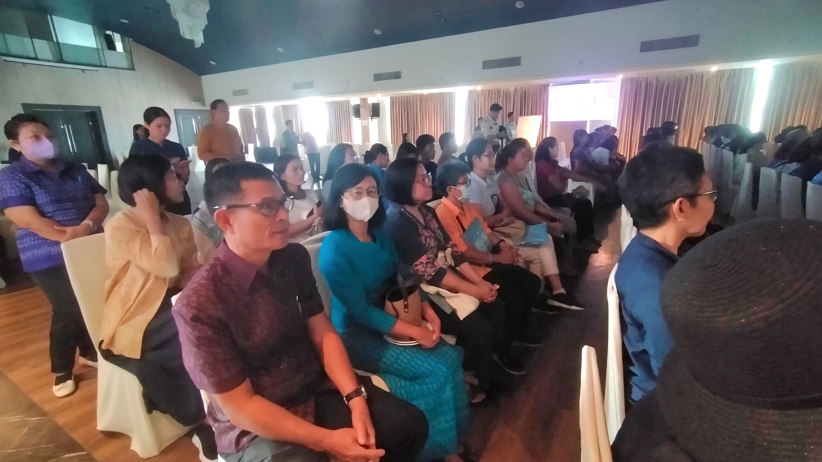 💠พช.ชลบุรี ร่วมประชุมเชิงปฏิบัติการสร้างการรับรู้และเผยแพร่ พระอัจฉริยภาพทางด้านการอนุรักษ์และต่อยอดมรดกภูมิปัญญา การทอผ้าของไทย ของสมเด็จพระเจ้าลูกเธอ เจ้าฟ้าสิริวัณณวรี นารีรัตนราชกัญญา ในการสืบสาน รักษา และต่อยอด พระราชปณิธานของสมเด็จ พระนางเจ้าสิริกิติ์ พระบรมราชินีนาถ พระบรมราชชนนีพันปีหลวง