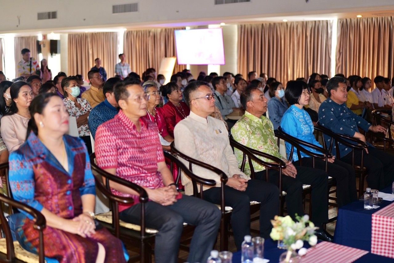 💠พช.ชลบุรี ร่วมประชุมเชิงปฏิบัติการสร้างการรับรู้และเผยแพร่ พระอัจฉริยภาพทางด้านการอนุรักษ์และต่อยอดมรดกภูมิปัญญา การทอผ้าของไทย ของสมเด็จพระเจ้าลูกเธอ เจ้าฟ้าสิริวัณณวรี นารีรัตนราชกัญญา ในการสืบสาน รักษา และต่อยอด พระราชปณิธานของสมเด็จ พระนางเจ้าสิริกิติ์ พระบรมราชินีนาถ พระบรมราชชนนีพันปีหลวง