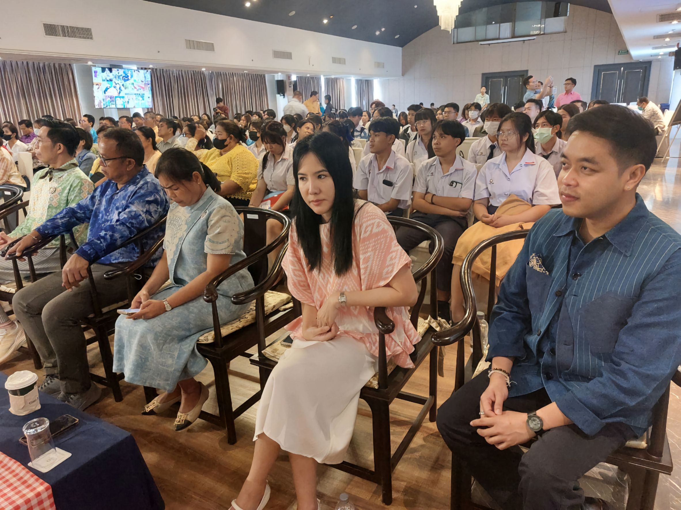 💠พช.ชลบุรี ร่วมประชุมเชิงปฏิบัติการสร้างการรับรู้และเผยแพร่ พระอัจฉริยภาพทางด้านการอนุรักษ์และต่อยอดมรดกภูมิปัญญา การทอผ้าของไทย ของสมเด็จพระเจ้าลูกเธอ เจ้าฟ้าสิริวัณณวรี นารีรัตนราชกัญญา ในการสืบสาน รักษา และต่อยอด พระราชปณิธานของสมเด็จ พระนางเจ้าสิริกิติ์ พระบรมราชินีนาถ พระบรมราชชนนีพันปีหลวง