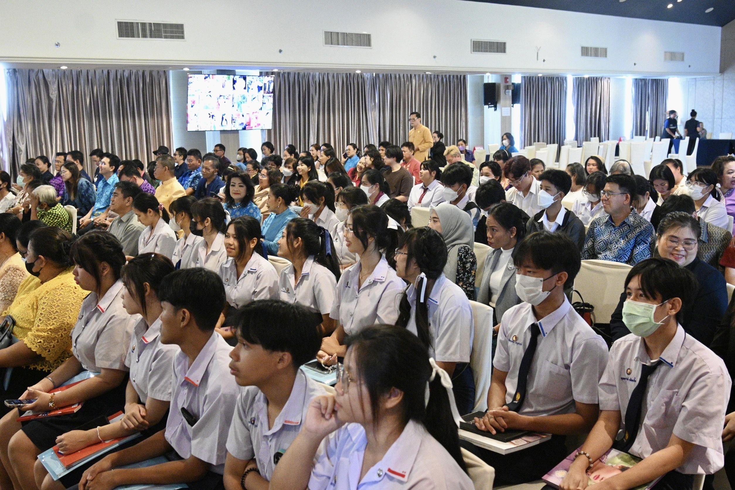 💠พช.ชลบุรี ร่วมประชุมเชิงปฏิบัติการสร้างการรับรู้และเผยแพร่ พระอัจฉริยภาพทางด้านการอนุรักษ์และต่อยอดมรดกภูมิปัญญา การทอผ้าของไทย ของสมเด็จพระเจ้าลูกเธอ เจ้าฟ้าสิริวัณณวรี นารีรัตนราชกัญญา ในการสืบสาน รักษา และต่อยอด พระราชปณิธานของสมเด็จ พระนางเจ้าสิริกิติ์ พระบรมราชินีนาถ พระบรมราชชนนีพันปีหลวง