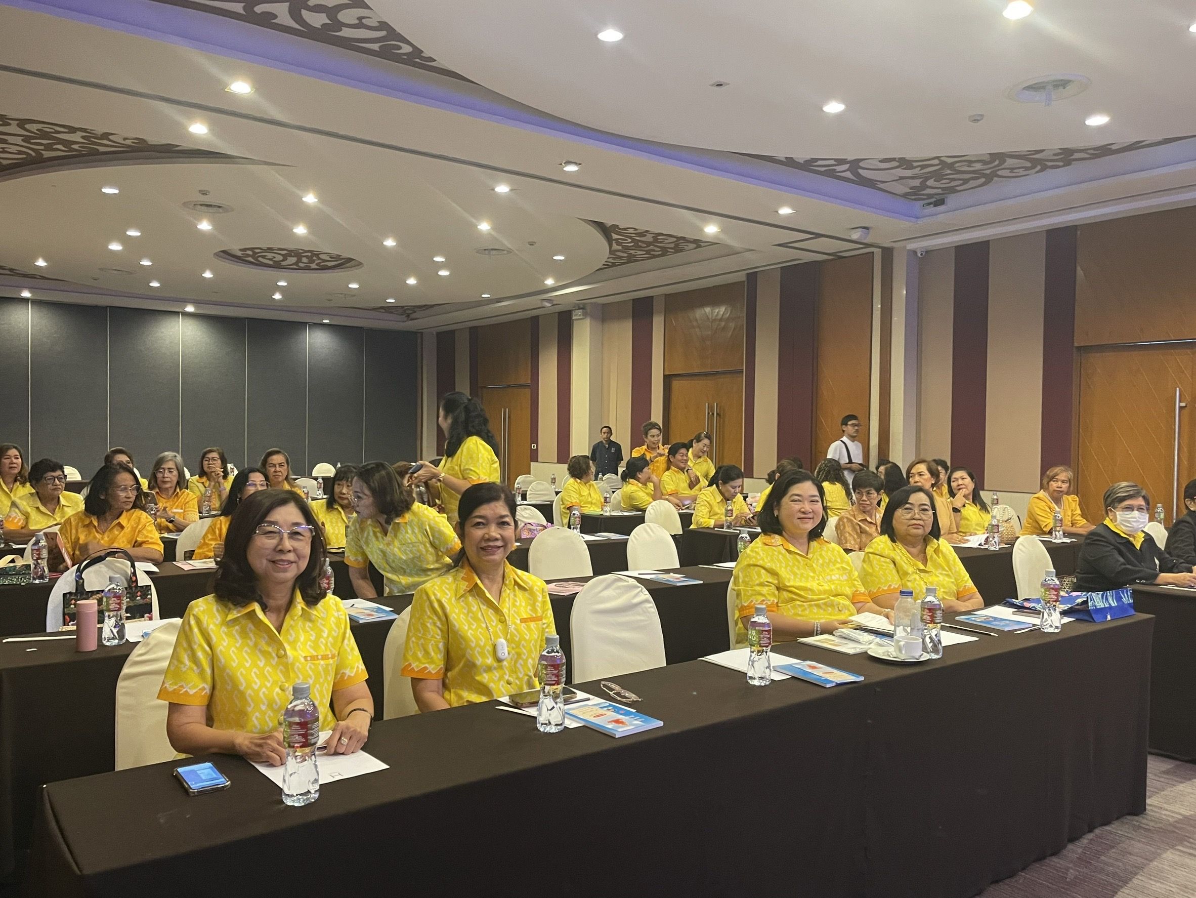 🌏พช.ชลบุรี ร่วมโครงการสร้างพลังการพัฒนาศักยภาพเครือข่ายองค์กรสตรีจังหวัดชลบุรี