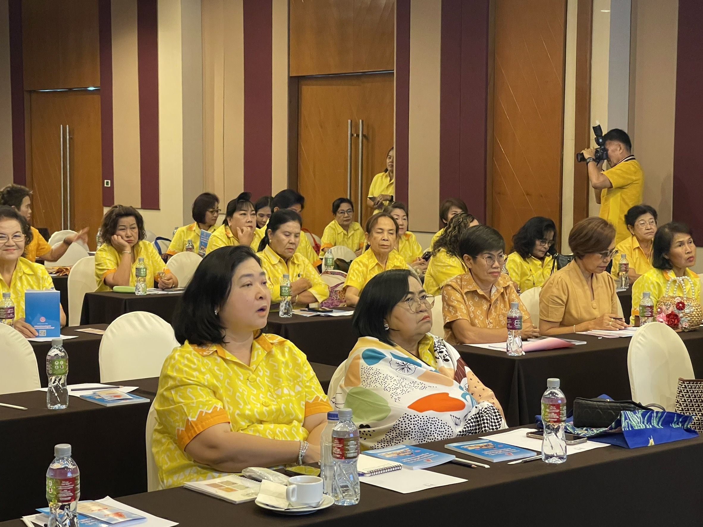 🌏พช.ชลบุรี ร่วมโครงการสร้างพลังการพัฒนาศักยภาพเครือข่ายองค์กรสตรีจังหวัดชลบุรี