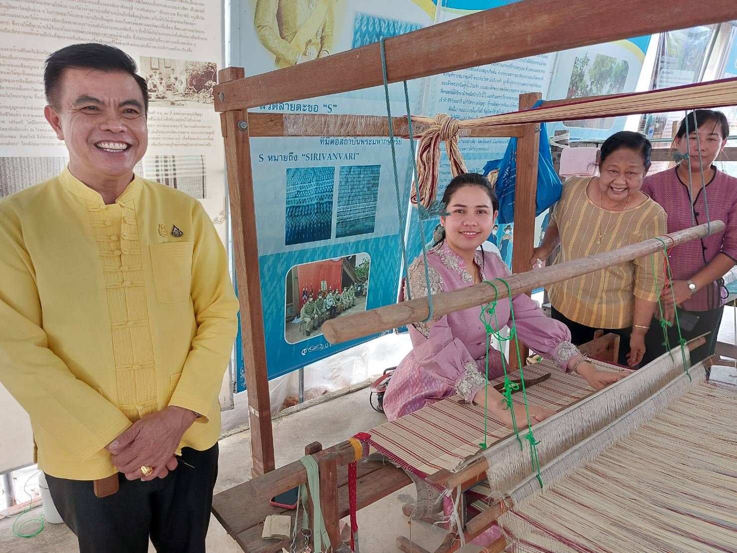 ประธานแม่บ้านมหาดไทยจังหวัดชลบุรี ลงพื้นที่เยี่ยมชมกลุ่มผ้าทอมือบ้านปึก-อ่างศิลา