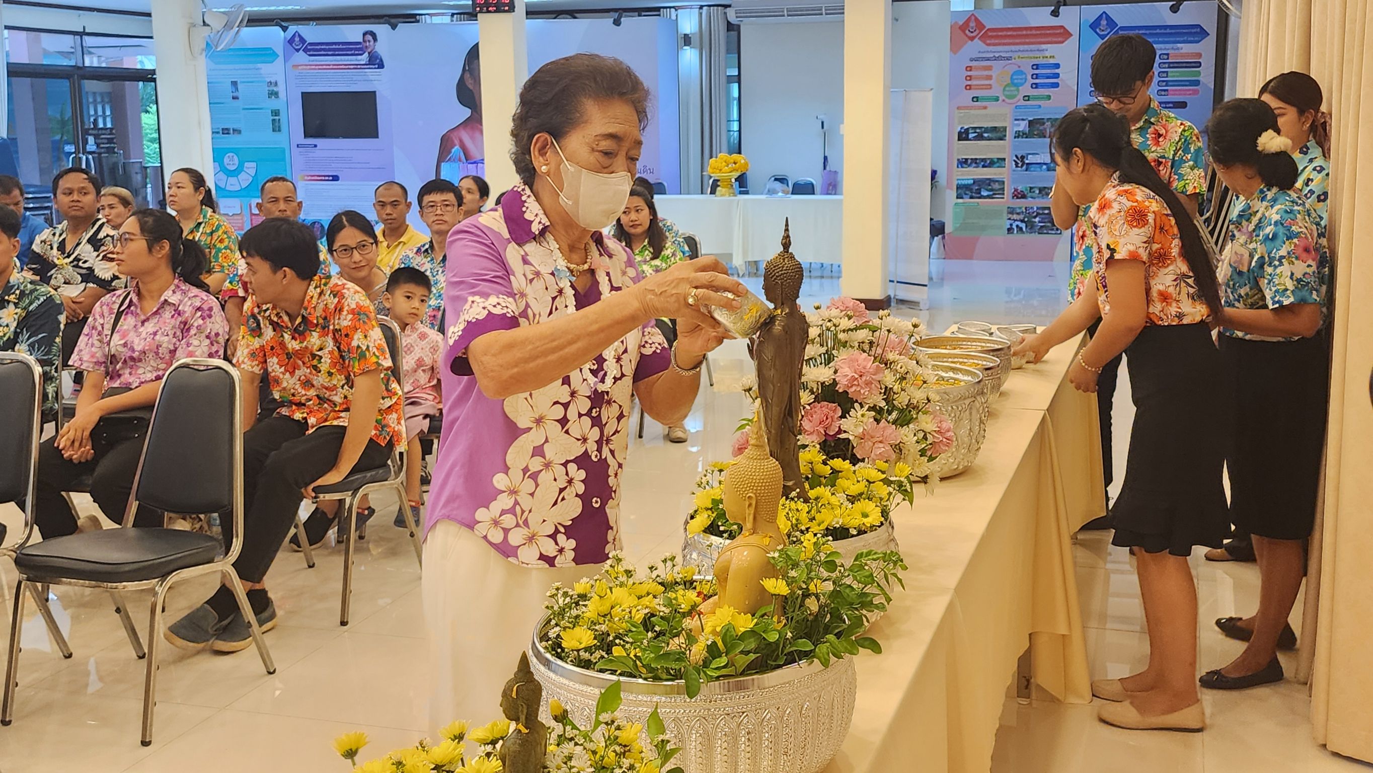 พช. ชลบุรี จัดกิจกรรม “วันกตัญญู สืบสานประเพณีสงกรานต์ ประจำปี 2567”