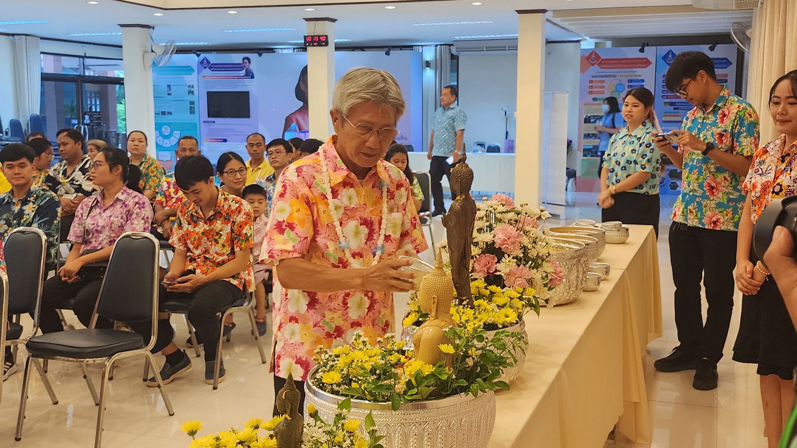 พช. ชลบุรี จัดกิจกรรม “วันกตัญญู สืบสานประเพณีสงกรานต์ ประจำปี 2567”