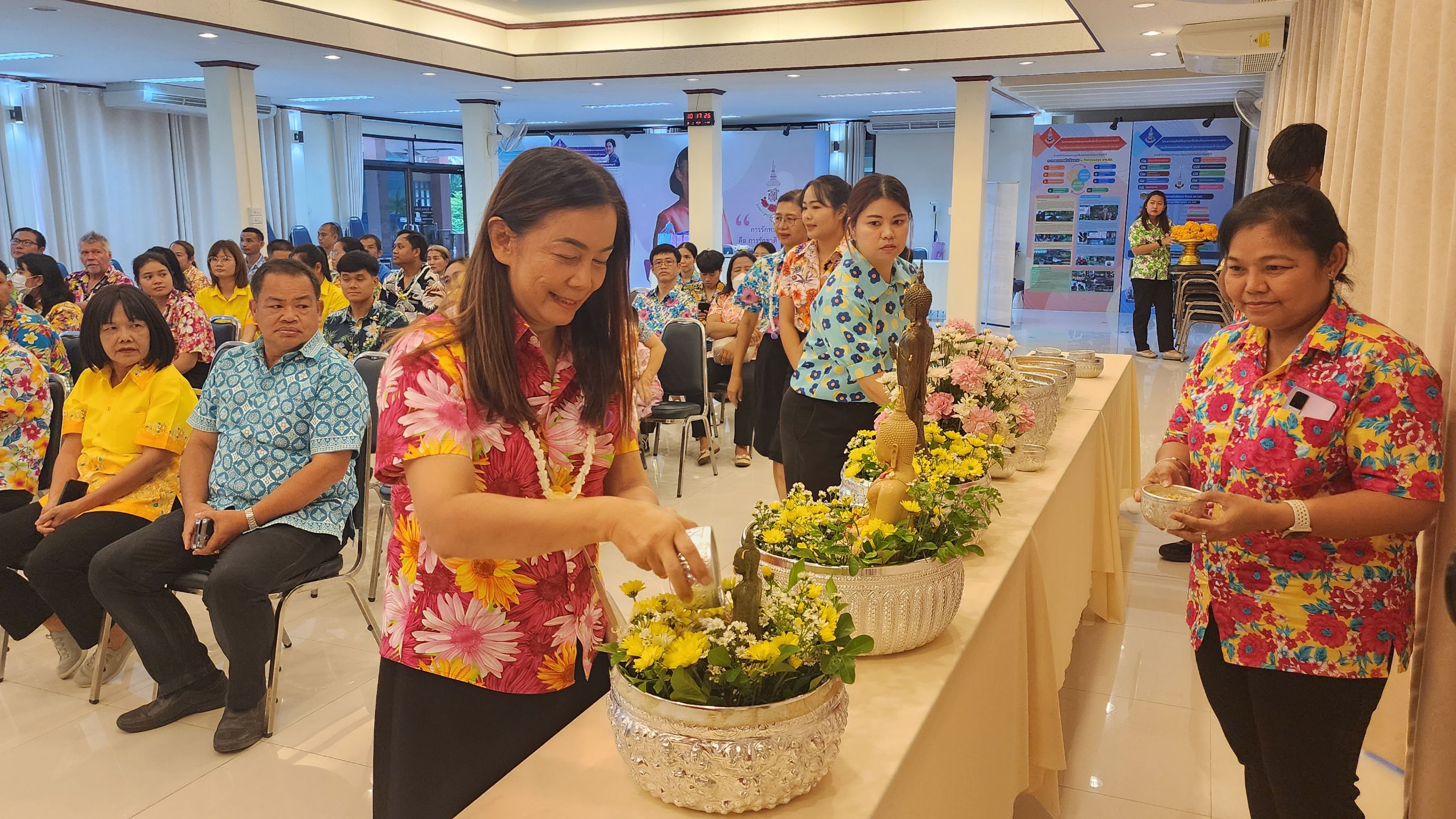 พช. ชลบุรี จัดกิจกรรม “วันกตัญญู สืบสานประเพณีสงกรานต์ ประจำปี 2567”