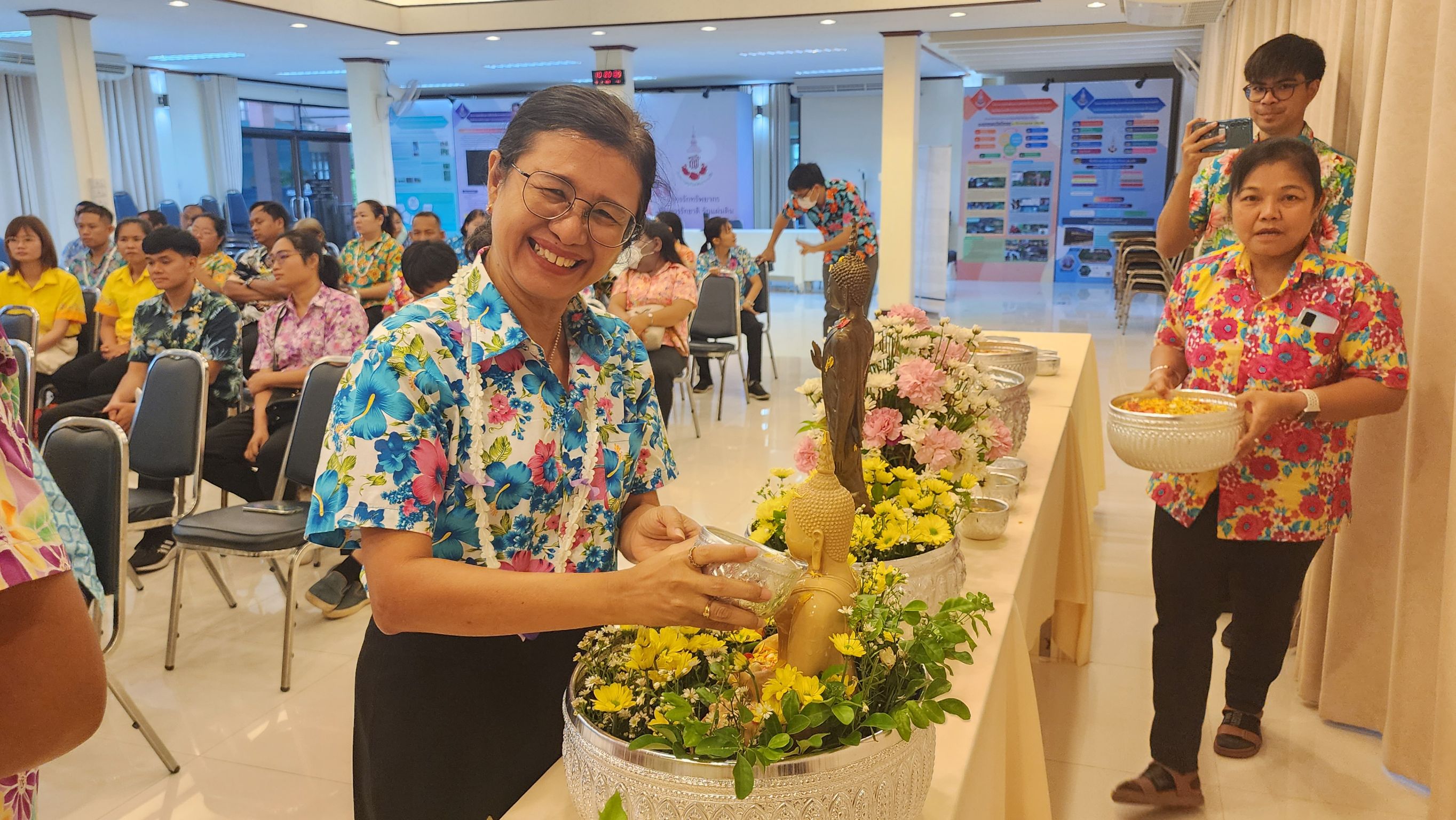 พช. ชลบุรี จัดกิจกรรม “วันกตัญญู สืบสานประเพณีสงกรานต์ ประจำปี 2567”