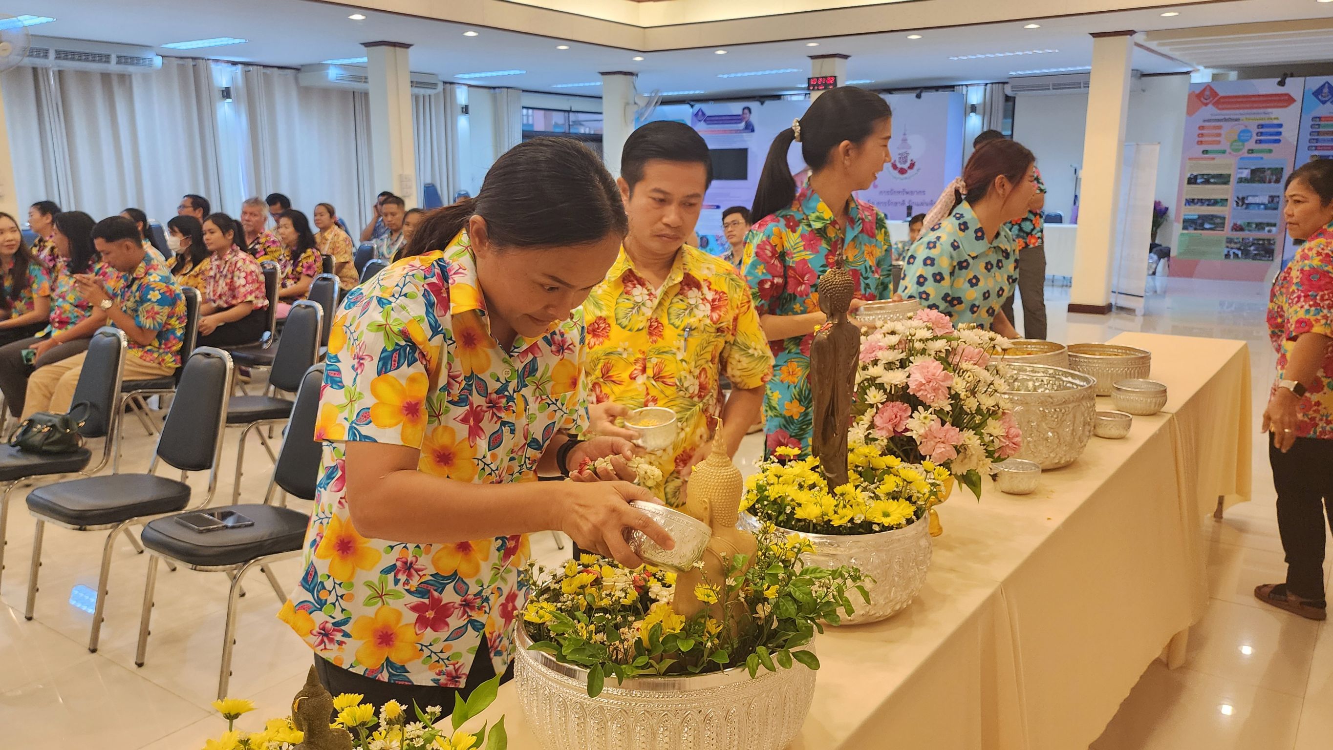 พช. ชลบุรี จัดกิจกรรม “วันกตัญญู สืบสานประเพณีสงกรานต์ ประจำปี 2567”