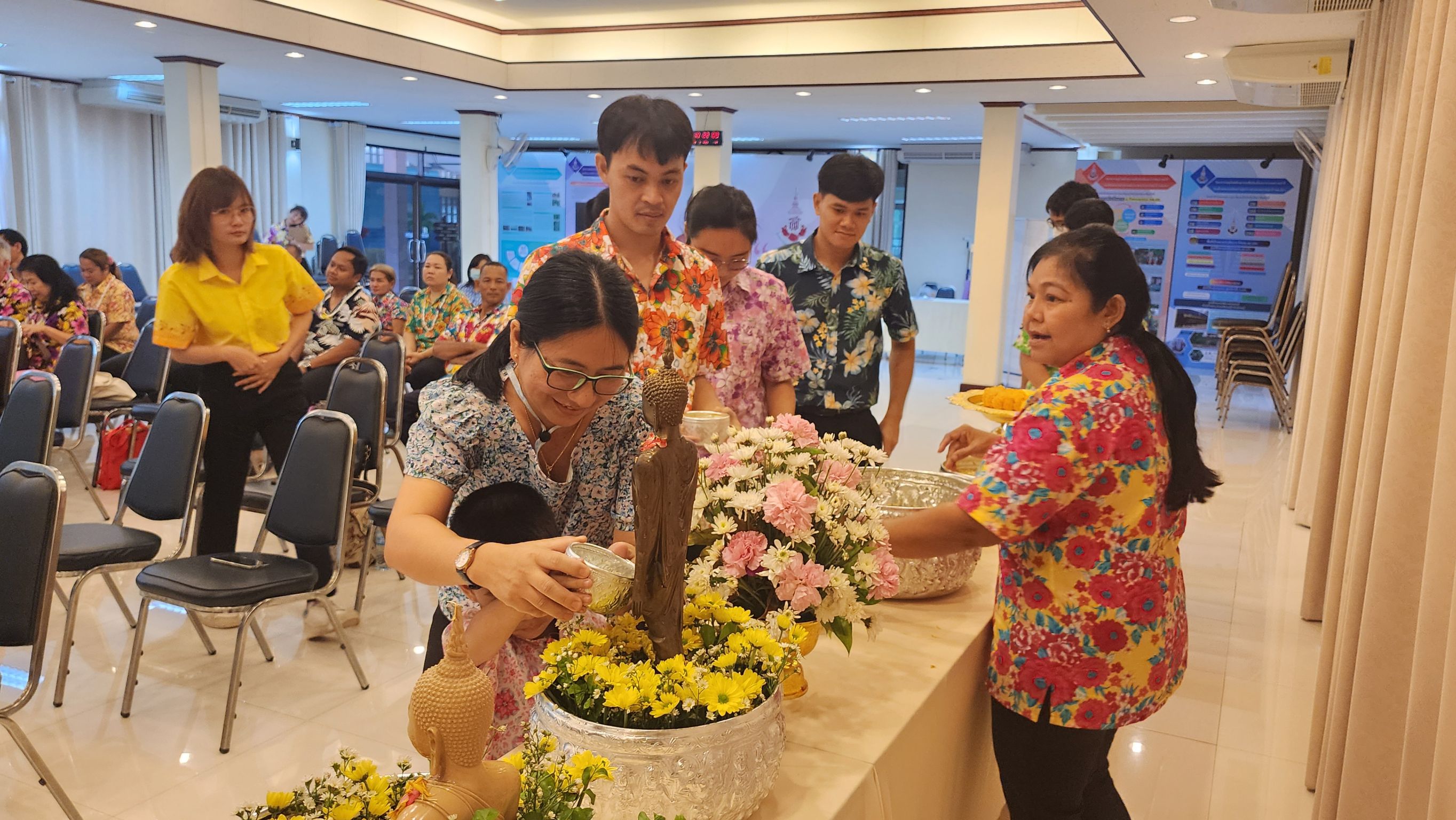 พช. ชลบุรี จัดกิจกรรม “วันกตัญญู สืบสานประเพณีสงกรานต์ ประจำปี 2567”