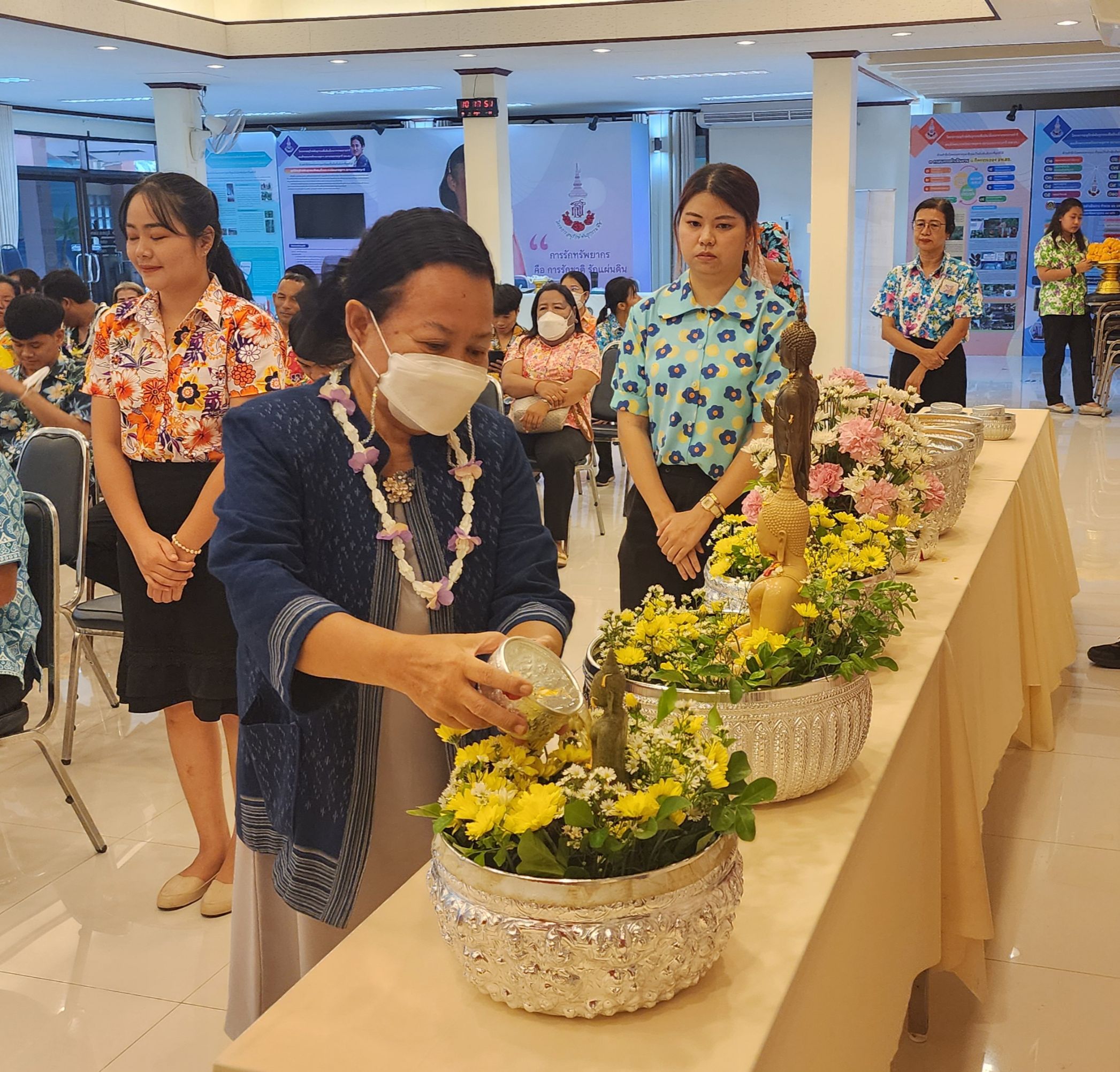 พช. ชลบุรี จัดกิจกรรม “วันกตัญญู สืบสานประเพณีสงกรานต์ ประจำปี 2567”