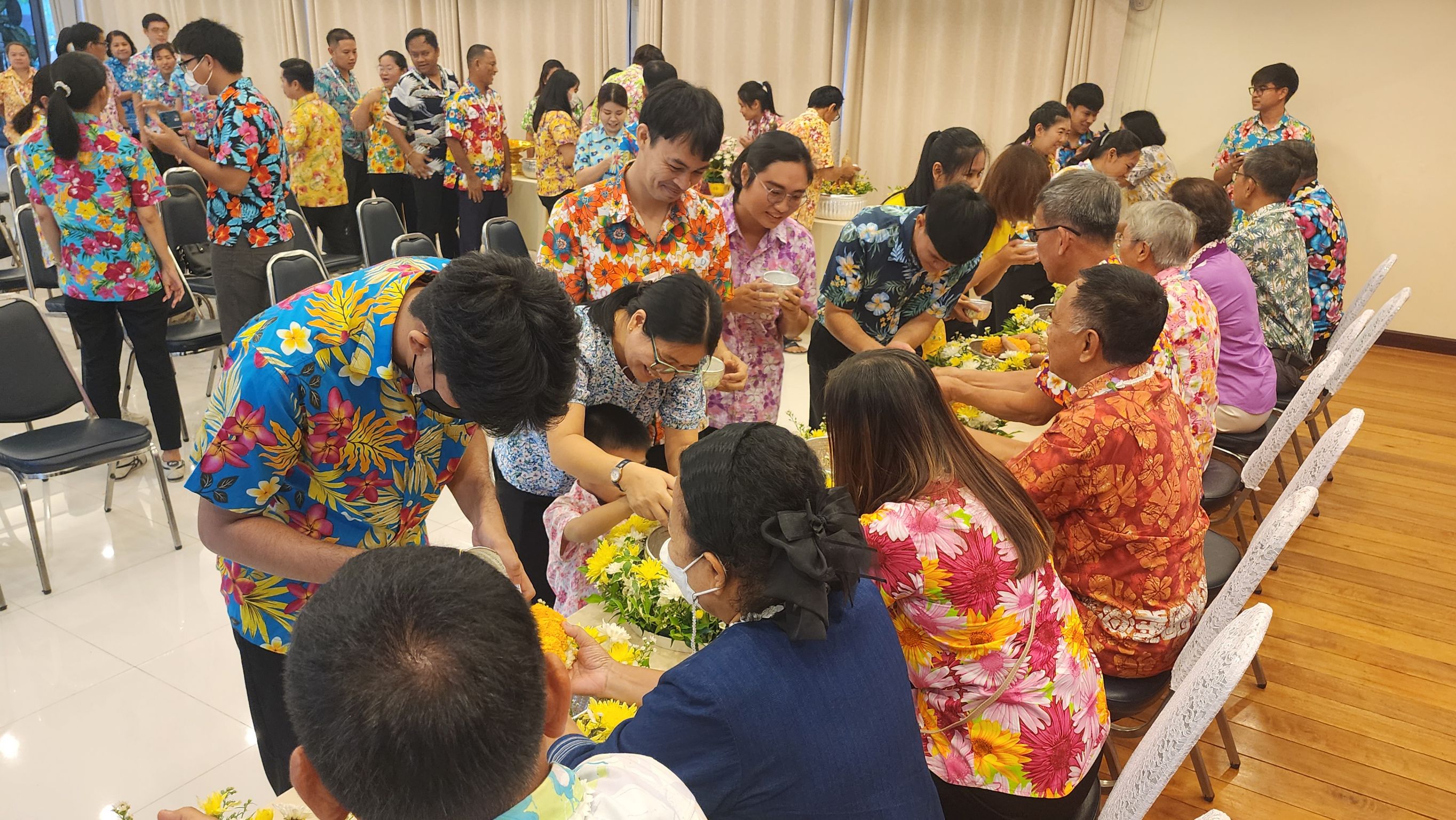 พช. ชลบุรี จัดกิจกรรม “วันกตัญญู สืบสานประเพณีสงกรานต์ ประจำปี 2567”