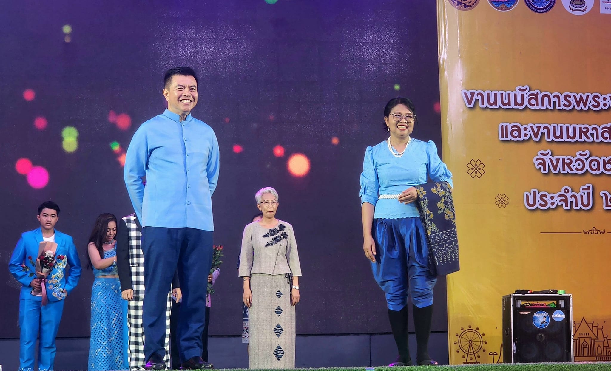 พ่อเมืองชลบุรี นำทีมเดินแบบแต่งกายผ้าไทย ในแนวคิด “ผ้าไทยใส่ให้สนุก” เนื่องในงานมหาสงกรานต์จังหวัดชลบุรี  ประจำปี 2567