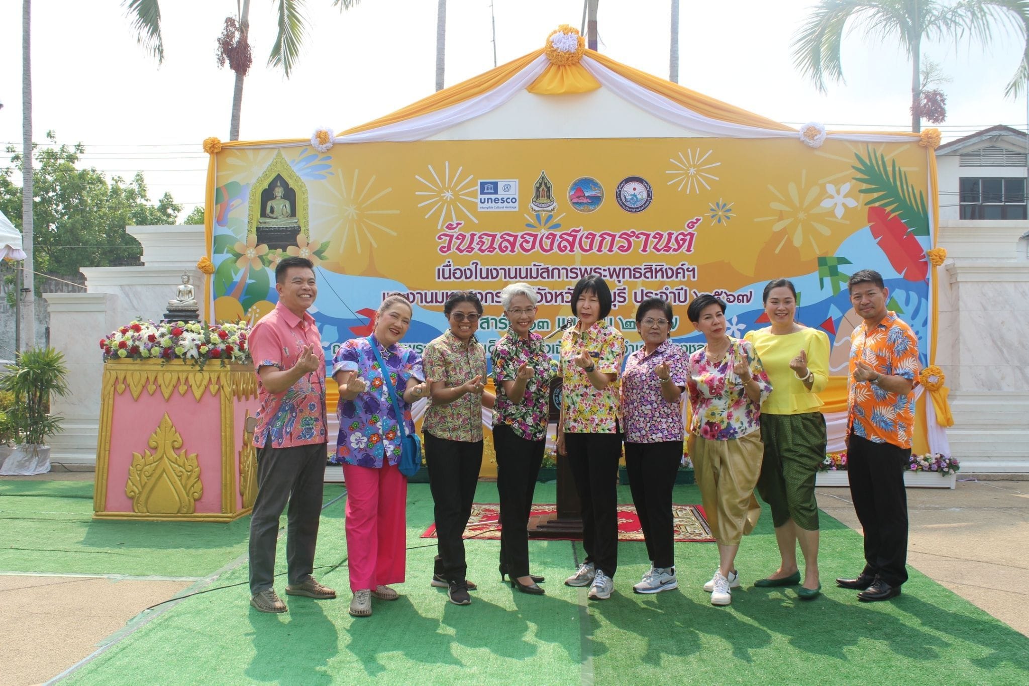 พช.ชลบุรี ร่วมสรงน้ำพระ และรดน้ำขอพรผู้สูงอายุ เนื่องในวันผู้สูงอายุ วันสงกรานต์ ปีใหม่ไทย