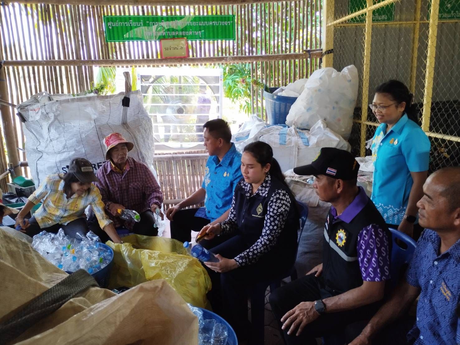 พช.ชลบุรี ร่วมกิจกรรมถ่ายทำวิดีทัศน์นำเสนอผลงานการถอดบทเรียนการขับเคลื่อนธนาคารขยะ (Recyclable Waste Bank)