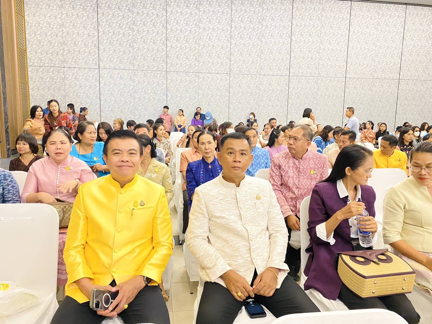 🐋🐋พช. ชลบุรี ร่วมประชุมเชิงปฏิบัติการพัฒนาศักยภาพผู้ผลิต ผู้ประกอบการ OTOP ประเภทผ้า และเครื่องแต่งกาย ช่างทอผ้าและงานหัตถกรรม (Coaching) ผ้าลายพระราชทาน “ผ้าลายสิริวชิราภรณ์” และงานหัตถกรรม จุดดำเนินการที่ 3 จังหวัดพระนครศรีอยุธยา