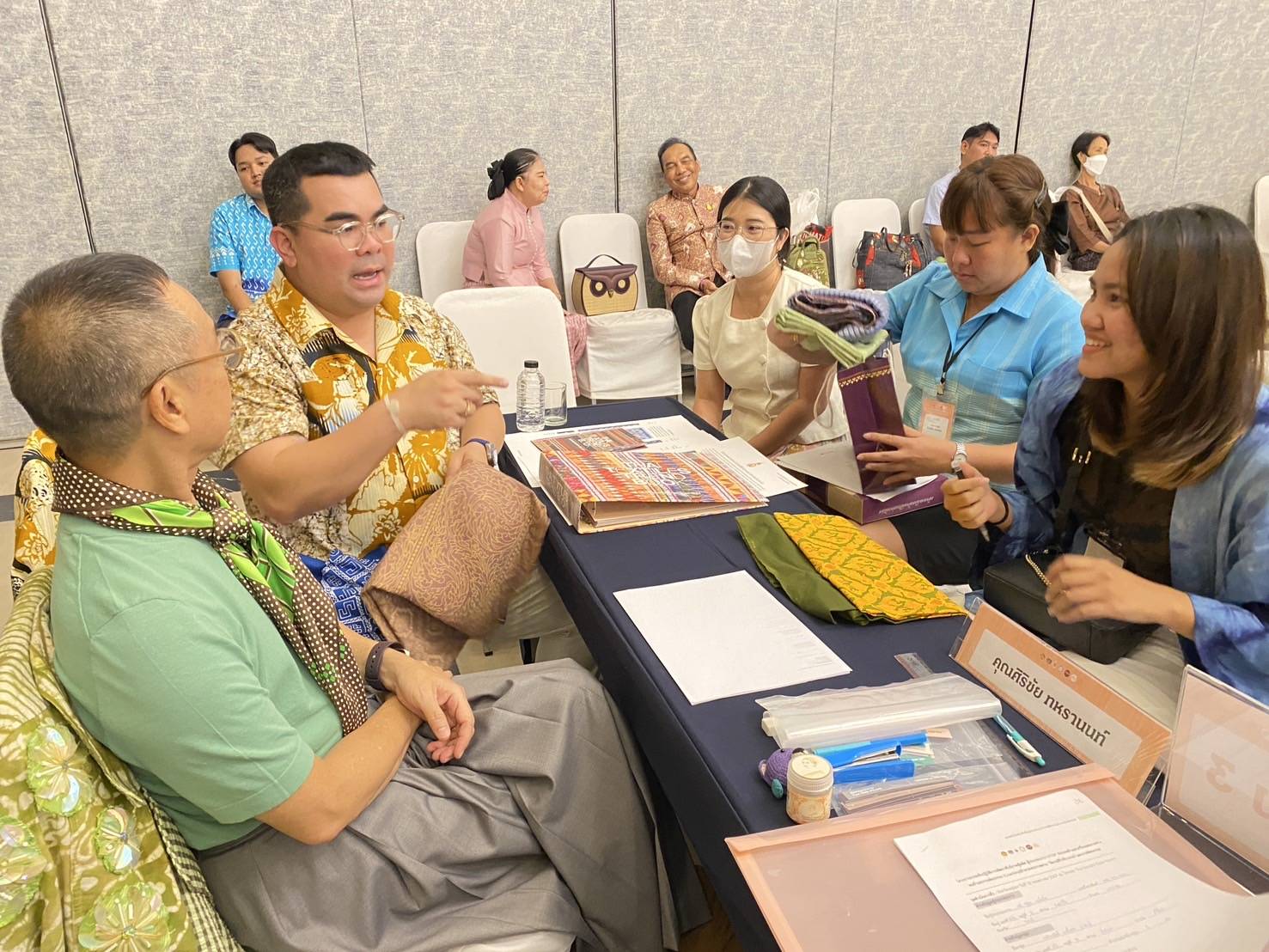 🐋🐋พช. ชลบุรี ร่วมประชุมเชิงปฏิบัติการพัฒนาศักยภาพผู้ผลิต ผู้ประกอบการ OTOP ประเภทผ้า และเครื่องแต่งกาย ช่างทอผ้าและงานหัตถกรรม (Coaching) ผ้าลายพระราชทาน “ผ้าลายสิริวชิราภรณ์” และงานหัตถกรรม จุดดำเนินการที่ 3 จังหวัดพระนครศรีอยุธยา