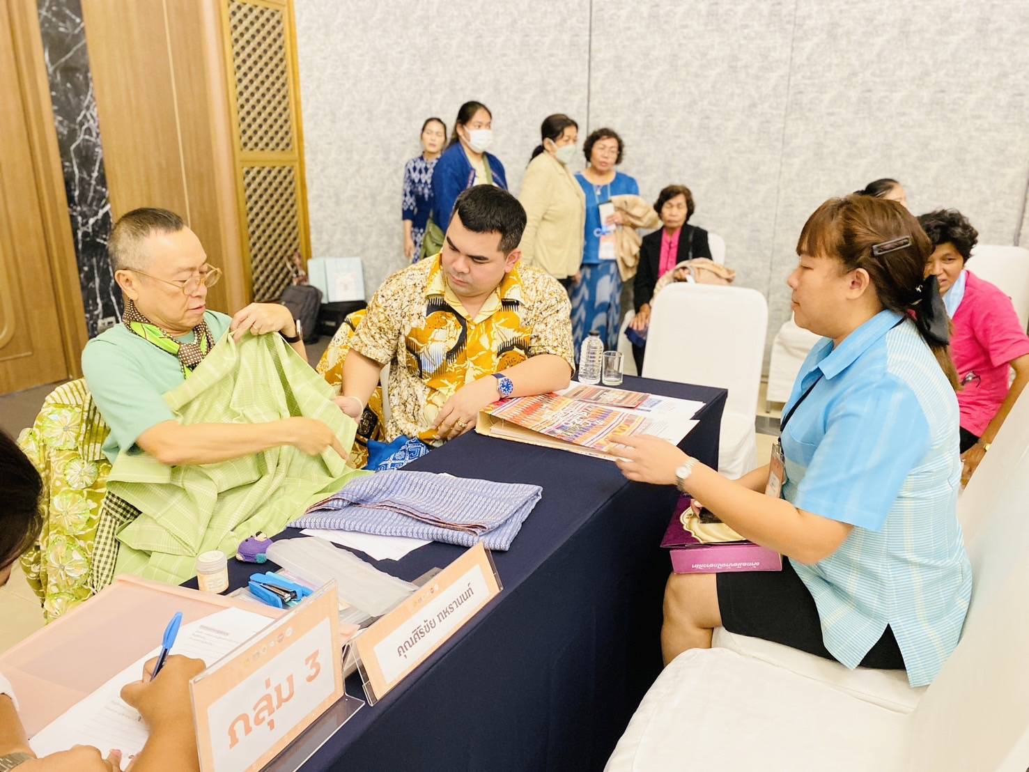 🐋🐋พช. ชลบุรี ร่วมประชุมเชิงปฏิบัติการพัฒนาศักยภาพผู้ผลิต ผู้ประกอบการ OTOP ประเภทผ้า และเครื่องแต่งกาย ช่างทอผ้าและงานหัตถกรรม (Coaching) ผ้าลายพระราชทาน “ผ้าลายสิริวชิราภรณ์” และงานหัตถกรรม จุดดำเนินการที่ 3 จังหวัดพระนครศรีอยุธยา