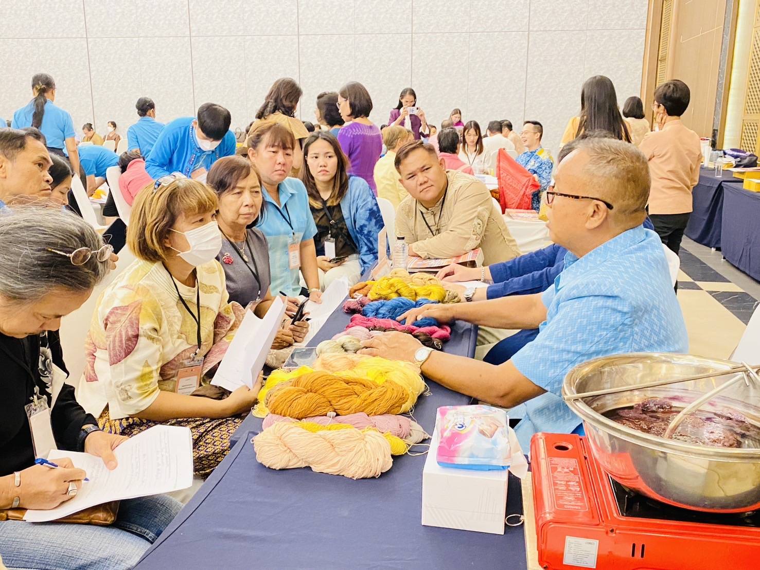 🐋🐋พช. ชลบุรี ร่วมประชุมเชิงปฏิบัติการพัฒนาศักยภาพผู้ผลิต ผู้ประกอบการ OTOP ประเภทผ้า และเครื่องแต่งกาย ช่างทอผ้าและงานหัตถกรรม (Coaching) ผ้าลายพระราชทาน “ผ้าลายสิริวชิราภรณ์” และงานหัตถกรรม จุดดำเนินการที่ 3 จังหวัดพระนครศรีอยุธยา