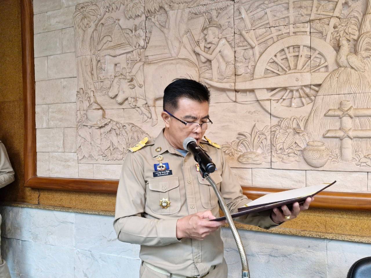 📍พัฒนาการจังหวัดชลบุรี ร่วมประชุมคณะกรมการจังหวัด หัวหน้าส่วนราชการประจำจังหวัดชลบุรี ครั้งที่ 5/2567 ประจำเดือนพฤษภาคม 2567 และการมอบโล่เกียรติคุณแก่ผู้ผ่านการคัดเลือกการประกวดสุดยอดผ้าจังหวัด ประจำปี 2567