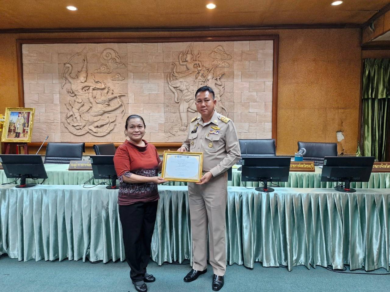 📍พัฒนาการจังหวัดชลบุรี ร่วมประชุมคณะกรมการจังหวัด หัวหน้าส่วนราชการประจำจังหวัดชลบุรี ครั้งที่ 5/2567 ประจำเดือนพฤษภาคม 2567 และการมอบโล่เกียรติคุณแก่ผู้ผ่านการคัดเลือกการประกวดสุดยอดผ้าจังหวัด ประจำปี 2567