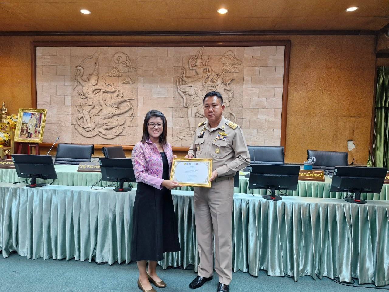 📍พัฒนาการจังหวัดชลบุรี ร่วมประชุมคณะกรมการจังหวัด หัวหน้าส่วนราชการประจำจังหวัดชลบุรี ครั้งที่ 5/2567 ประจำเดือนพฤษภาคม 2567 และการมอบโล่เกียรติคุณแก่ผู้ผ่านการคัดเลือกการประกวดสุดยอดผ้าจังหวัด ประจำปี 2567