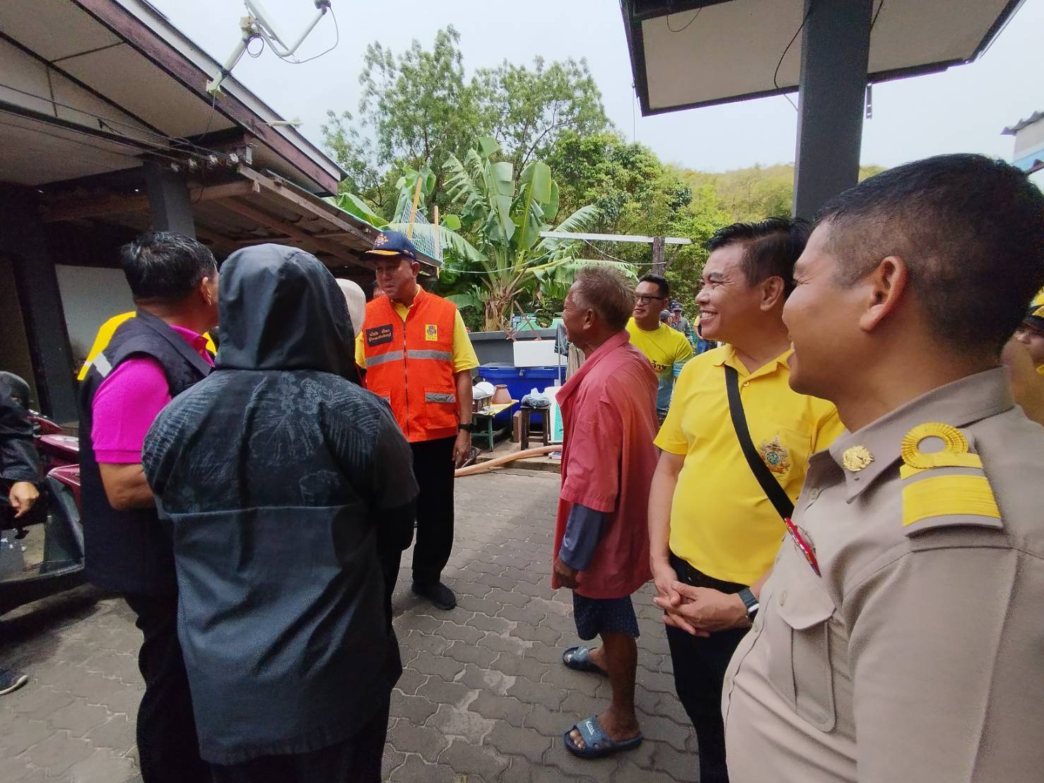 💠💠พช.ชลบุรี ร่วมลงพื้นที่ตรวจติดตามและให้ความช่วยเหลือประชาชนบนพื้นที่เกาะล้าน กรณีสถานการณ์ขาดแคลนน้ำเพื่อการอุปโภคบริโภคบนพื้นที่เกาะล้าน