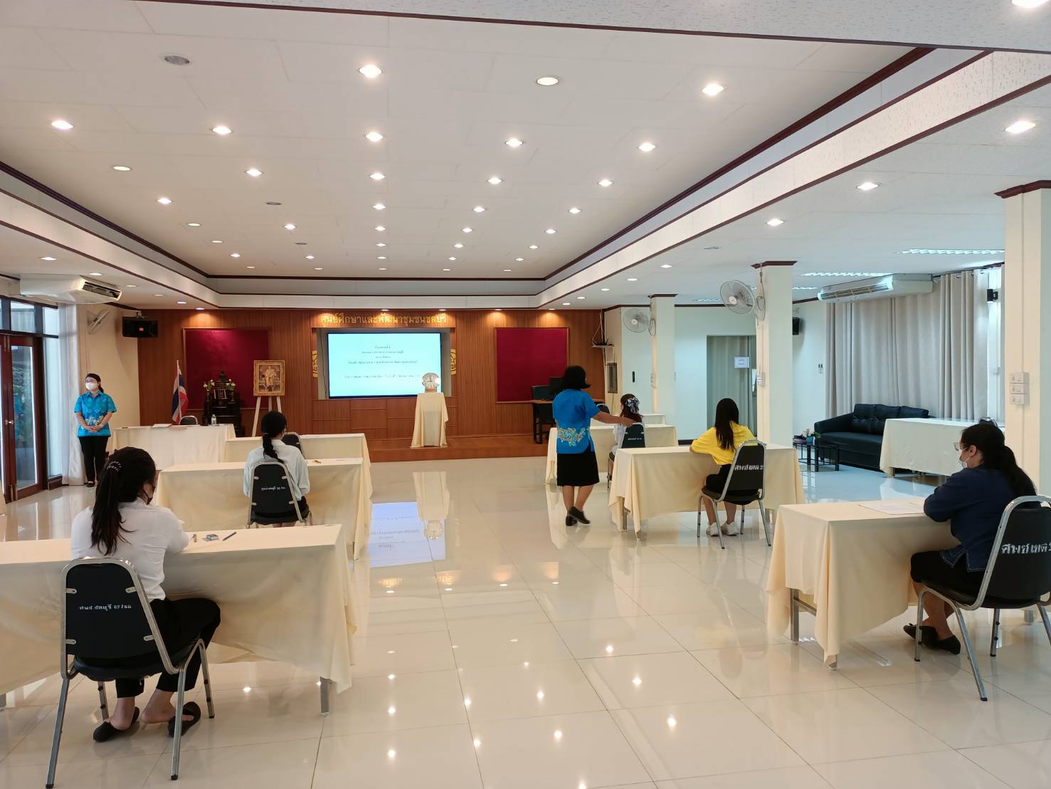 พช.ชลบุรี ดำเนินการสอบคัดสรรเป็นพนักงานกองทุน สังกัดสำนักงานเลขานุการคณะกรรมการคณะอนุกรรมการบริหารกองทุนพัฒนาสตรีระดับจังหวัด จังหวัดชลบุรี