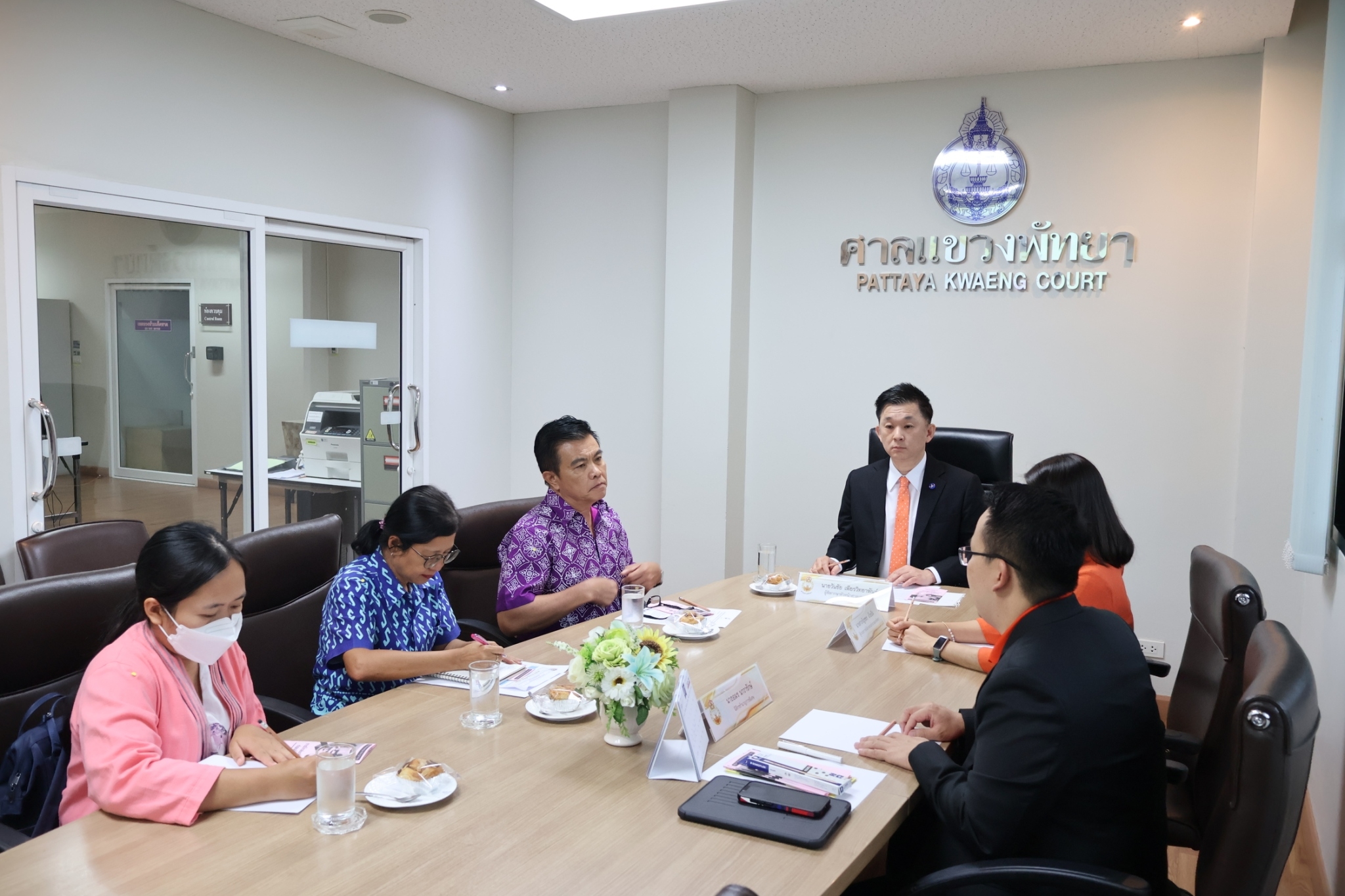 🖍🖍พช.ชลบุรี เข้าหารือแนวทางการดำเนินการเกี่ยวกับการไกล่เกลี่ยก่อนฟ้องของกองทุนพัฒนาบทบาทสตรี