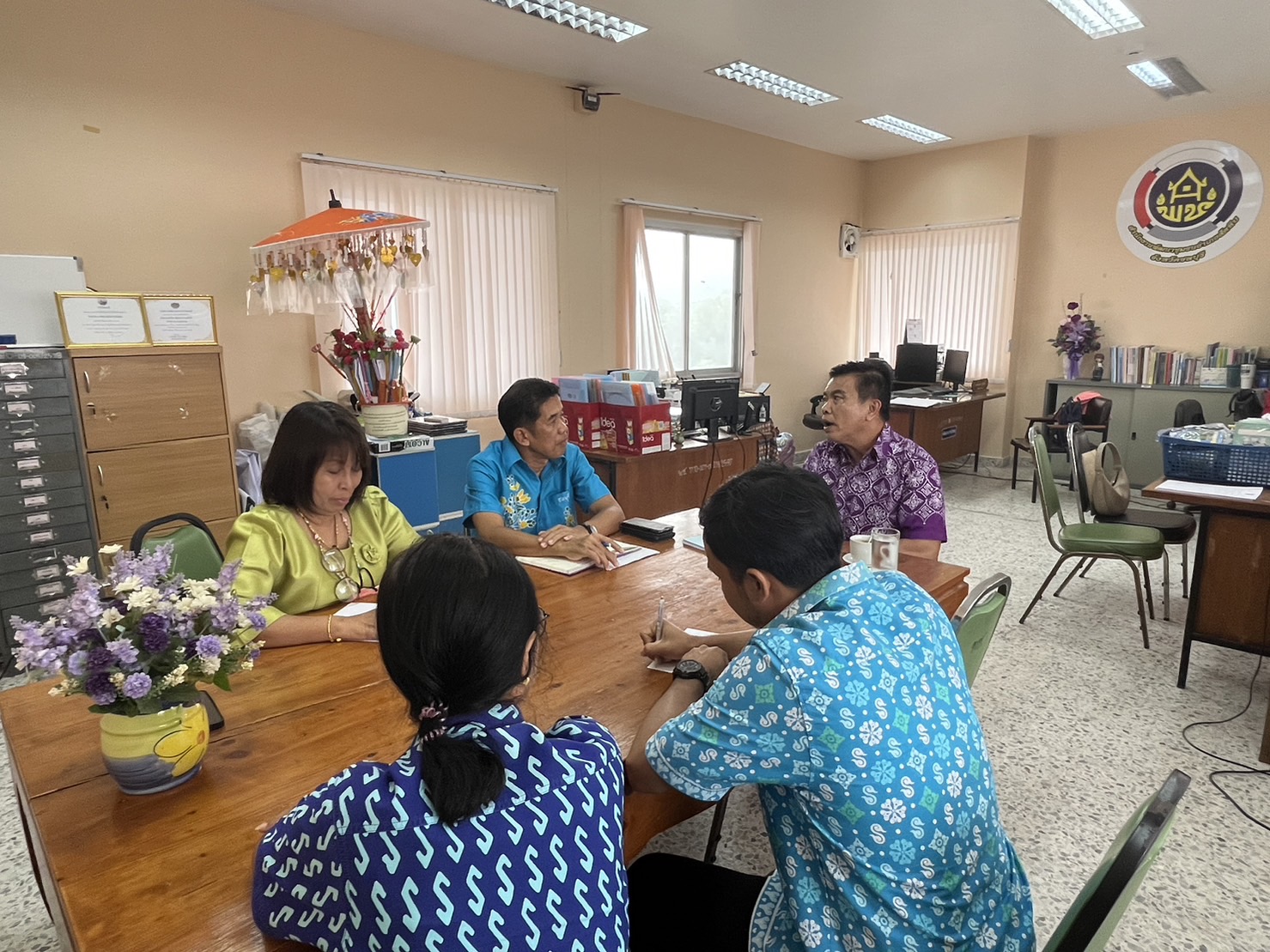 📍📍พช.ชลบุรี ลงพื้นที่ประชุมติดตามการดำเนินของกองทุนพัฒนาบทบาทสตรี