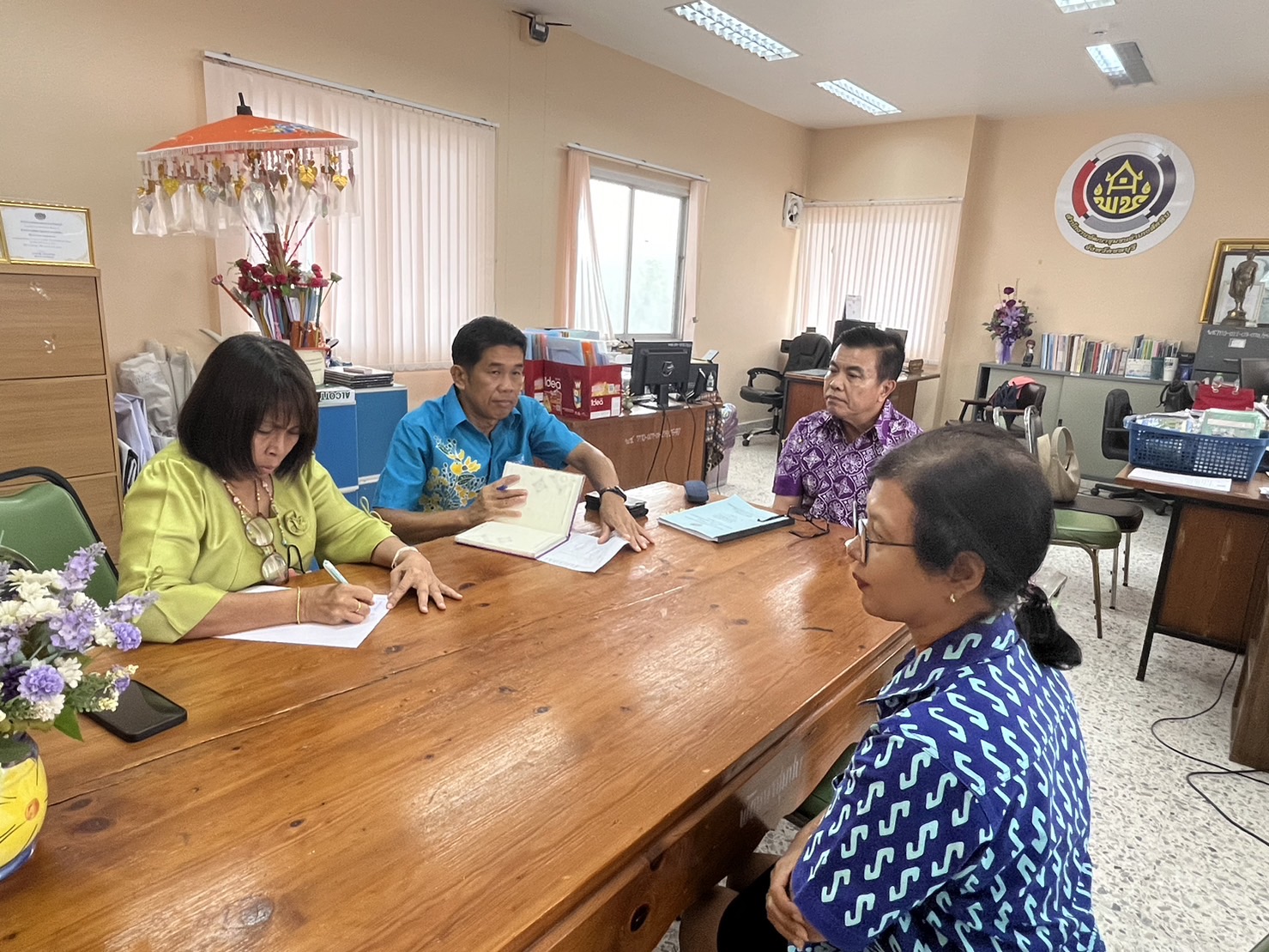 📍📍พช.ชลบุรี ลงพื้นที่ประชุมติดตามการดำเนินของกองทุนพัฒนาบทบาทสตรี