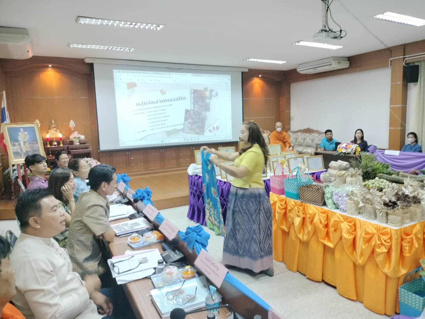 ✨📣พช.ชลบุรี ลงพื้นที่คัดสรรกิจกรรมพัฒนาชุมชนดีเด่นระดับจังหวัด ประจำปี 2567 และคัดเลือกคนกองทุนพัฒนาบทบาทสตรีดีเด่นระดับจังหวัด ตามโครงการเชิดชูเกียรติคนกองทุนพัฒนาบทบาทสตรี ประจำปี 2567 ✨