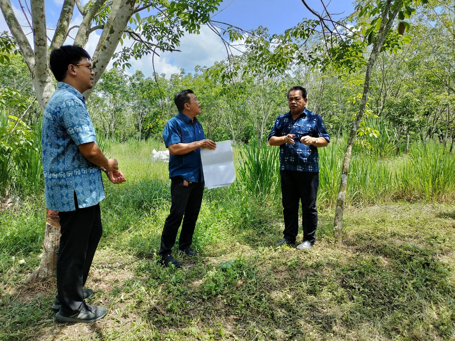 📣📣พช.ชลบุรี ลงพื้นที่สำรวจความพร้อมในการขุดปรับพื้นที่ของแปลงที่เข้าร่วมโครงการพัฒนาหมู่บ้านเศรษฐกิจพอเพียง ประจำปี 2567