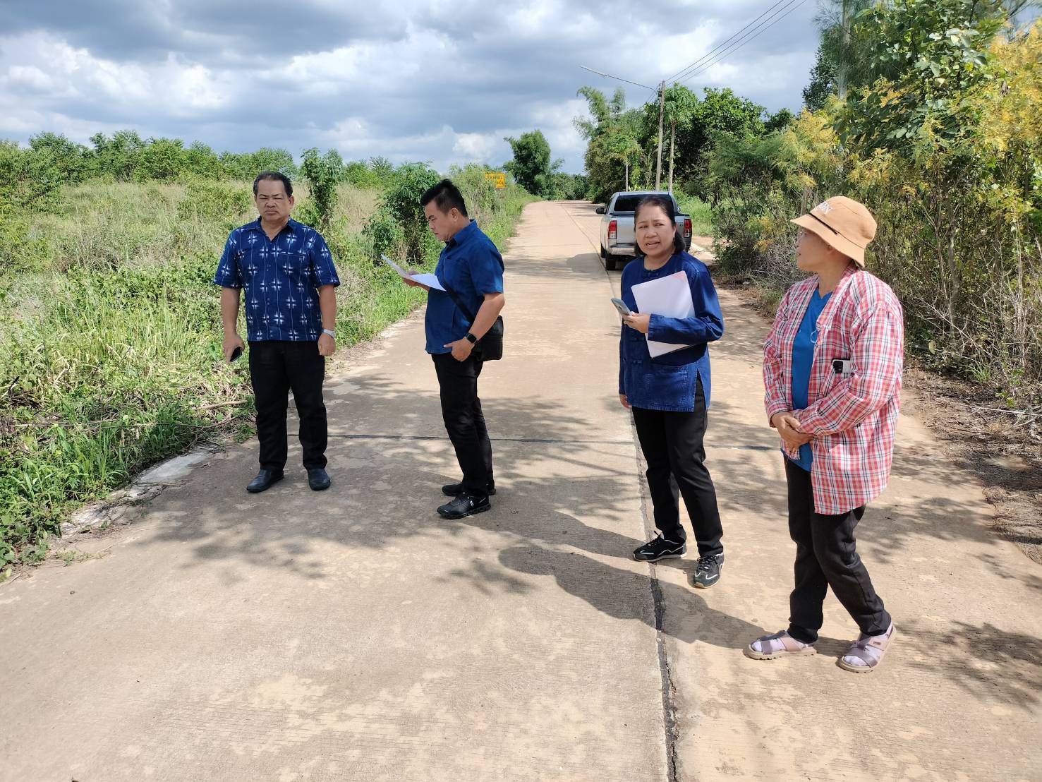 📣📣พช.ชลบุรี ลงพื้นที่สำรวจความพร้อมในการขุดปรับพื้นที่ของแปลงที่เข้าร่วมโครงการพัฒนาหมู่บ้านเศรษฐกิจพอเพียง ประจำปี 2567