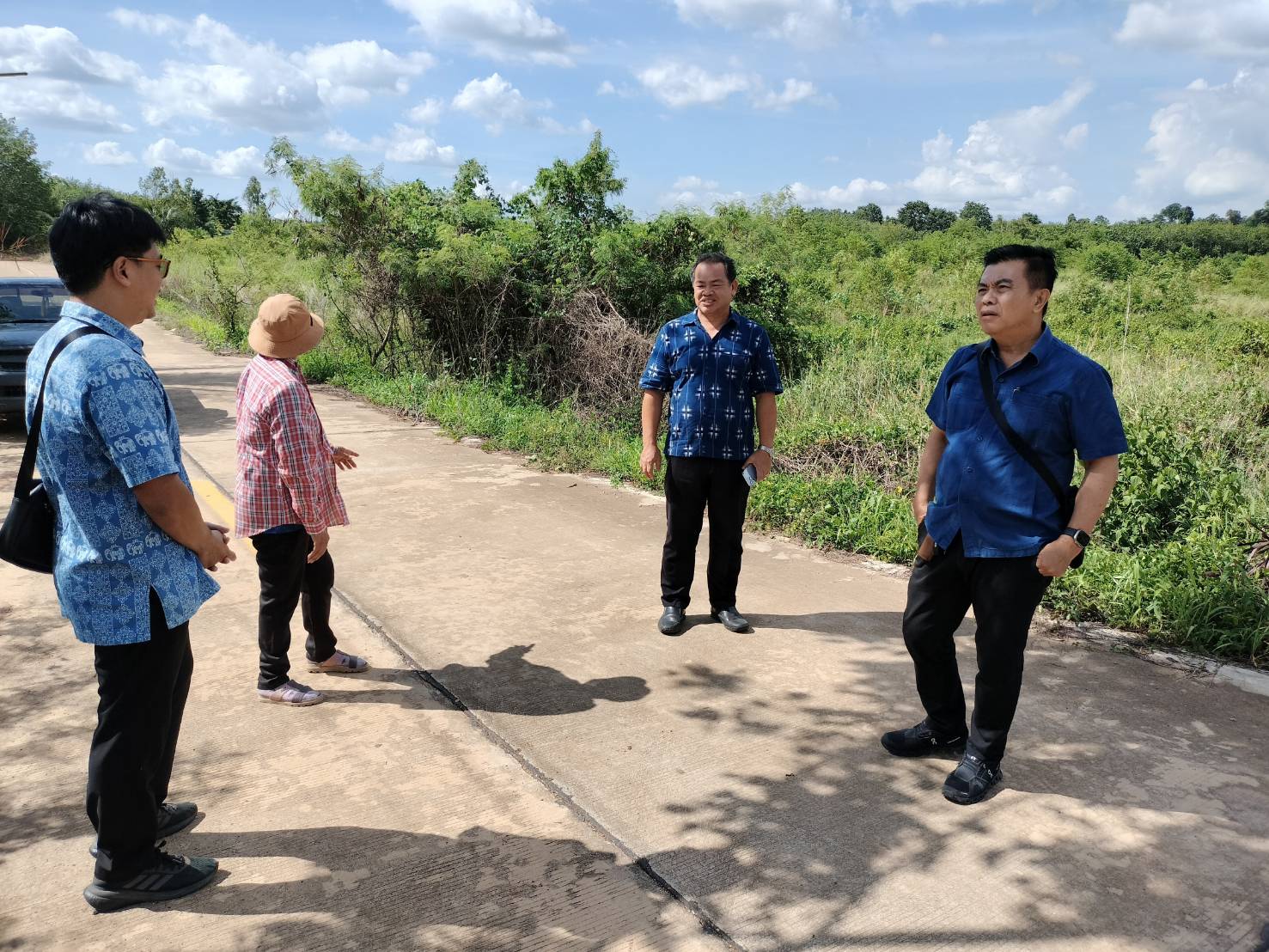 📣📣พช.ชลบุรี ลงพื้นที่สำรวจความพร้อมในการขุดปรับพื้นที่ของแปลงที่เข้าร่วมโครงการพัฒนาหมู่บ้านเศรษฐกิจพอเพียง ประจำปี 2567