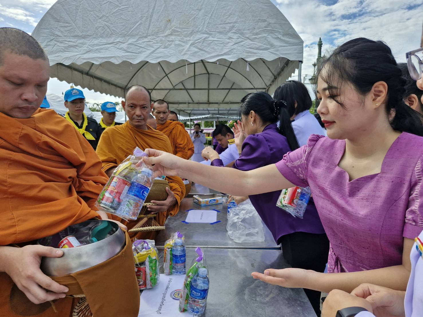 🎗🎗พช. ชลบุรี ร่วมพิธีทำบุญตักบาตรเพื่อถวายเป็นพระราชกุศล เนื่องในโอกาสวันเฉลิมพระชนมพรรษา สมเด็จพระนางเจ้าสุทิดา พัชรสุธาพิมลลักษณ พระบรมราชินี 3 มิถุนายน 2567