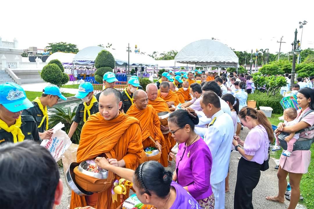 🎗🎗พช. ชลบุรี ร่วมพิธีทำบุญตักบาตรเพื่อถวายเป็นพระราชกุศล เนื่องในโอกาสวันเฉลิมพระชนมพรรษา สมเด็จพระนางเจ้าสุทิดา พัชรสุธาพิมลลักษณ พระบรมราชินี 3 มิถุนายน 2567