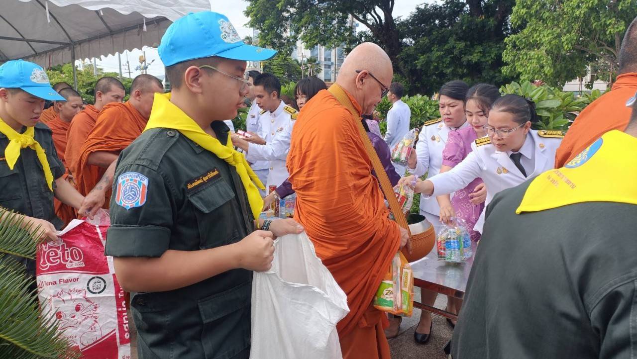 🎗🎗พช. ชลบุรี ร่วมพิธีทำบุญตักบาตรเพื่อถวายเป็นพระราชกุศล เนื่องในโอกาสวันเฉลิมพระชนมพรรษา สมเด็จพระนางเจ้าสุทิดา พัชรสุธาพิมลลักษณ พระบรมราชินี 3 มิถุนายน 2567