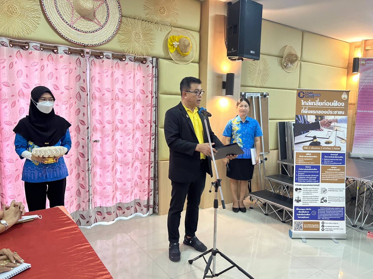 📣📣พช.ชลบุรีร่วมกับศาลแขวงชลบุรี จัดกิจกรรม แก้หนี้ แก้จน คนกองทุนพัฒนาบทบาทสตรี และกิจกรรมเผยแพร่ความรู้กฎหมาย และสนับสนุนให้ประชาชนหรือลูกหนี้ มีโอกาสในการเจรจาหนี้กับเจ้าหนี้หรือสถาบันการเงินต่าง ๆ ตามโครงการไกล่เกลี่ยก่อนฟ้อง ที่พึ่งแรกของประชาชน เฉลิมพระเกียรติพระบาทสมเด็จพระเจ้าอยู่หัวฯ เนื่องในโอกาสพระราชพิธีมหามงคลเฉลิมพระชนมพรรษา 6 รอบ 28 กรกฎาคม 2567