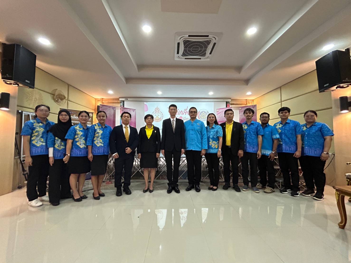 📣📣พช.ชลบุรีร่วมกับศาลแขวงชลบุรี จัดกิจกรรม แก้หนี้ แก้จน คนกองทุนพัฒนาบทบาทสตรี และกิจกรรมเผยแพร่ความรู้กฎหมาย และสนับสนุนให้ประชาชนหรือลูกหนี้ มีโอกาสในการเจรจาหนี้กับเจ้าหนี้หรือสถาบันการเงินต่าง ๆ ตามโครงการไกล่เกลี่ยก่อนฟ้อง ที่พึ่งแรกของประชาชน เฉลิมพระเกียรติพระบาทสมเด็จพระเจ้าอยู่หัวฯ เนื่องในโอกาสพระราชพิธีมหามงคลเฉลิมพระชนมพรรษา 6 รอบ 28 กรกฎาคม 2567