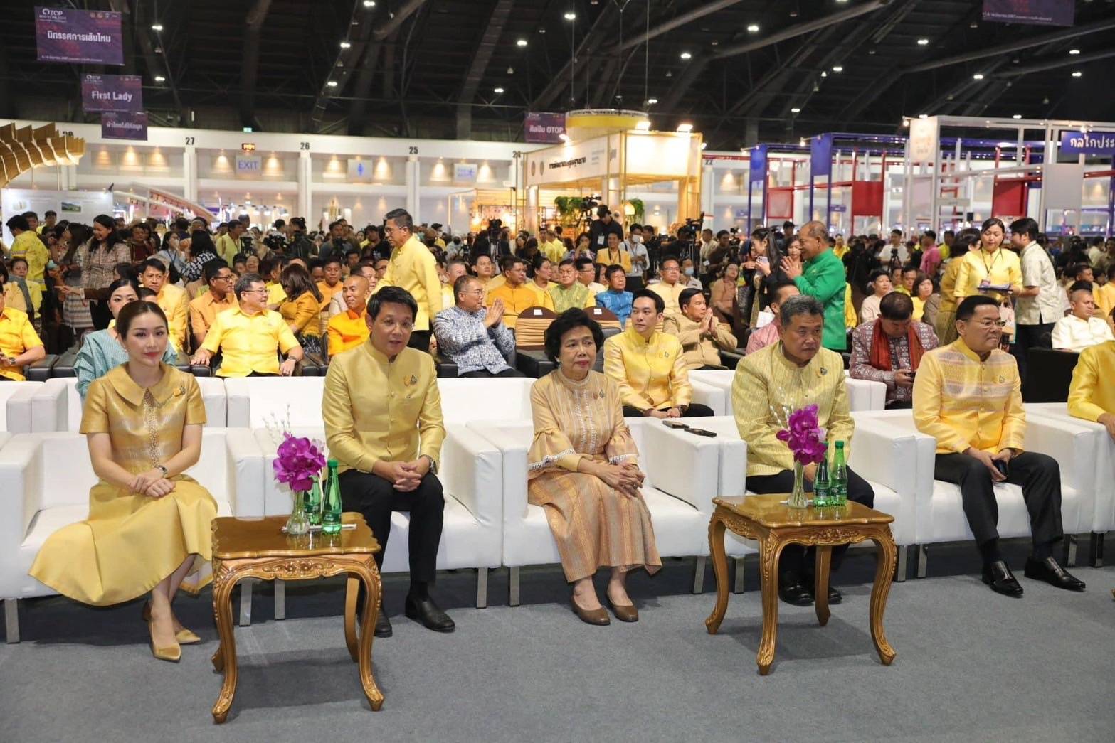 📚📚พช.ชลบุรี ร่วมพิธีเปิดงาน “OTOP Midyear 2024 หลากหลายผลิตภัณฑ์ สีสันภูมิปัญญาไทย”