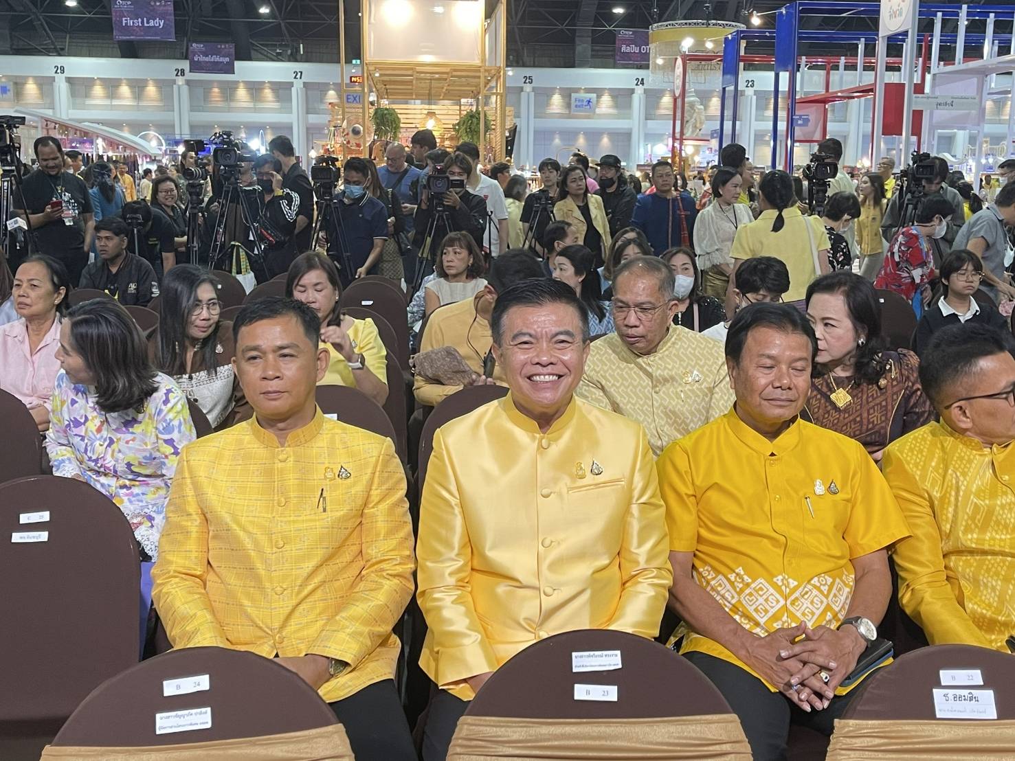 📚📚พช.ชลบุรี ร่วมพิธีเปิดงาน “OTOP Midyear 2024 หลากหลายผลิตภัณฑ์ สีสันภูมิปัญญาไทย”