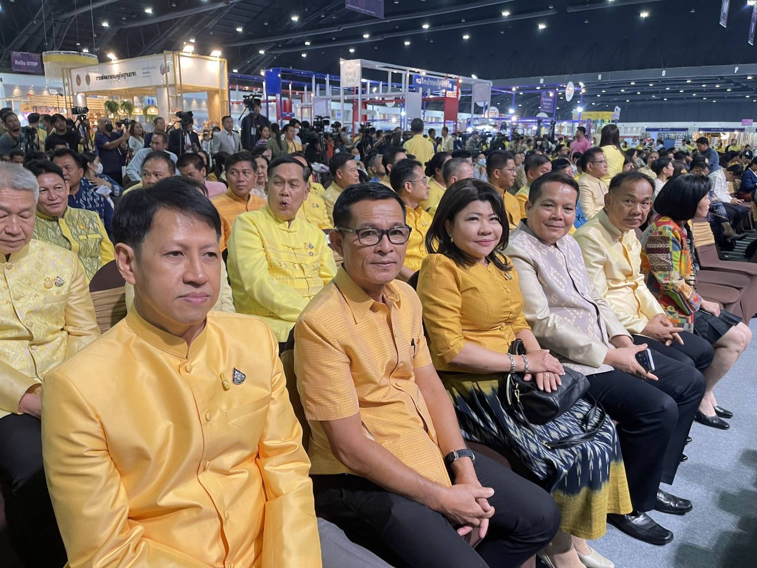 📚📚พช.ชลบุรี ร่วมพิธีเปิดงาน “OTOP Midyear 2024 หลากหลายผลิตภัณฑ์ สีสันภูมิปัญญาไทย”