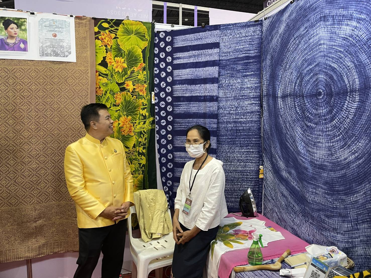 📚📚พช.ชลบุรี ร่วมพิธีเปิดงาน “OTOP Midyear 2024 หลากหลายผลิตภัณฑ์ สีสันภูมิปัญญาไทย”